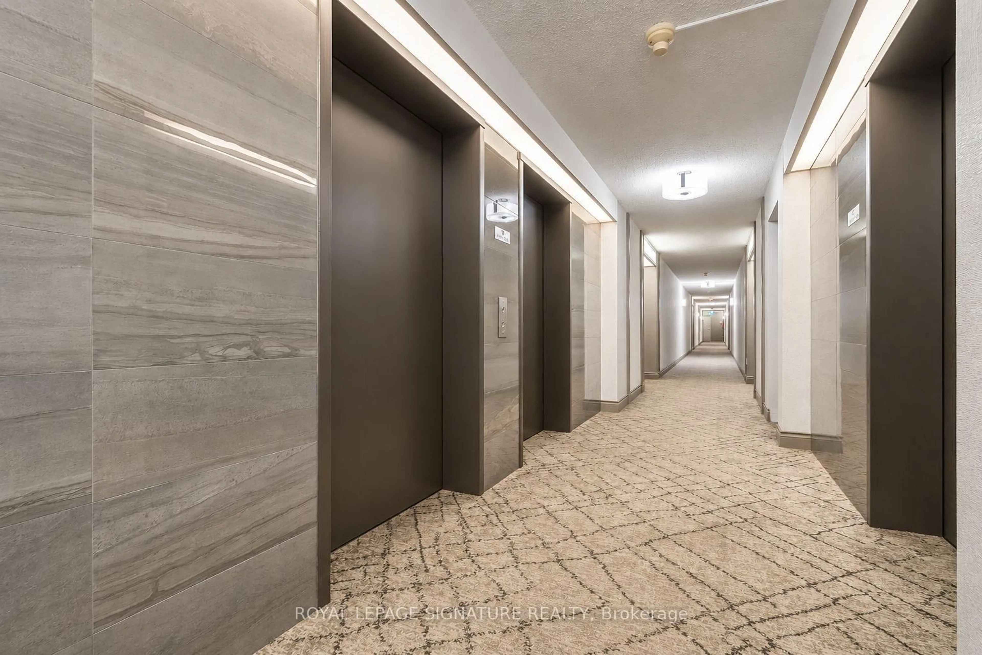 Indoor foyer for 5 Lisa St #109, Brampton Ontario L6T 4T4
