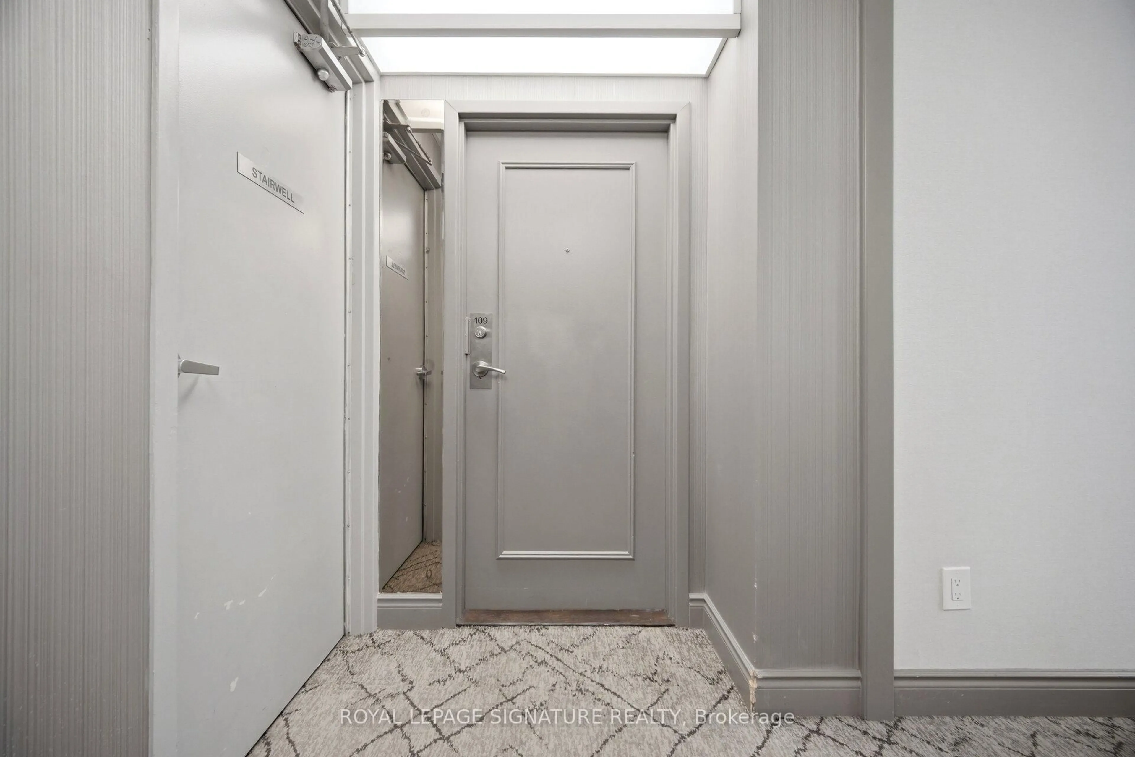 Indoor foyer for 5 Lisa St #109, Brampton Ontario L6T 4T4