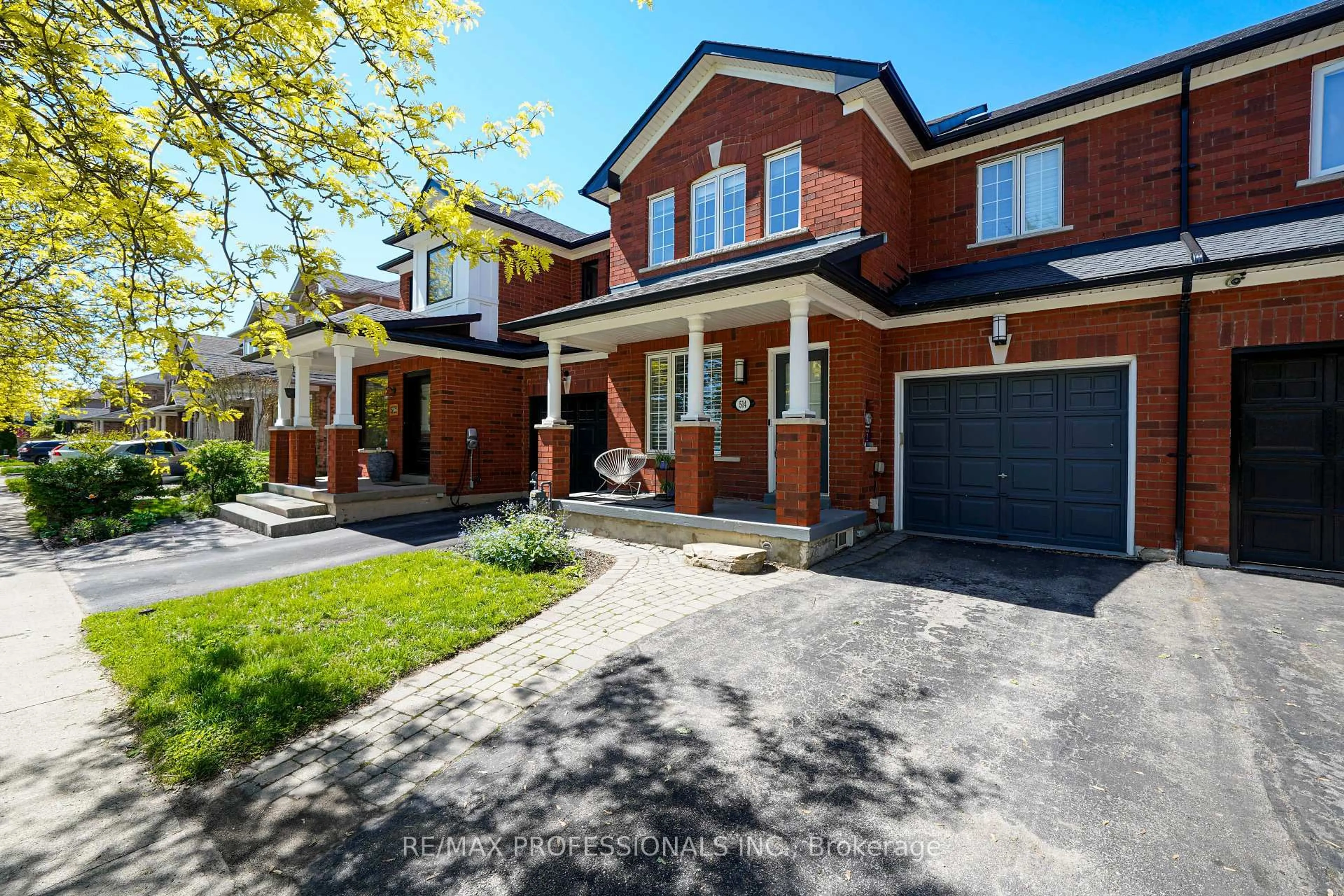 Home with brick exterior material, street for 514 Thelma St, Burlington Ontario L7L 6W8