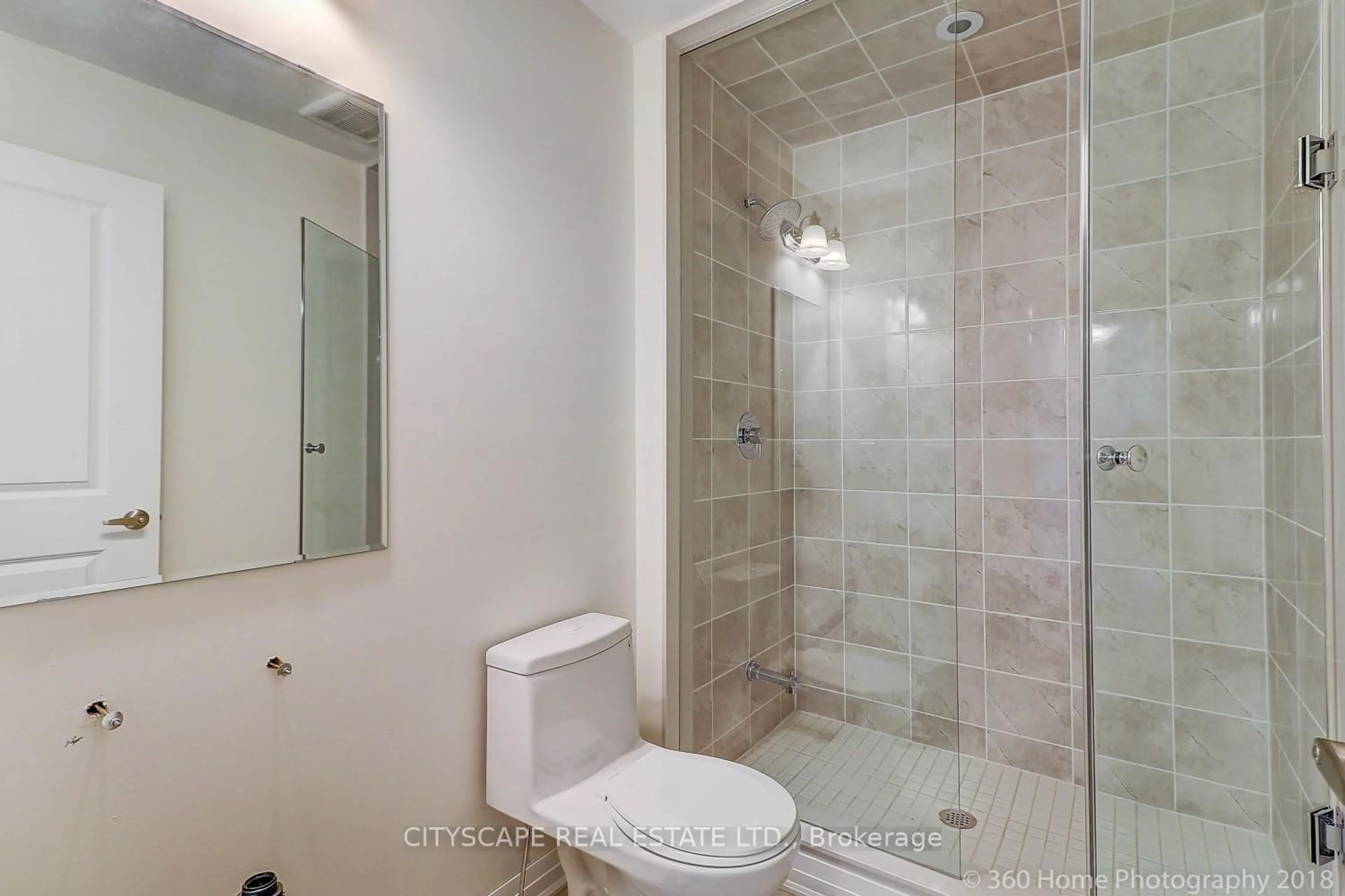 Standard bathroom, ceramic/tile floor for 142 William Duncan Rd #4, Toronto Ontario M3K 0C1