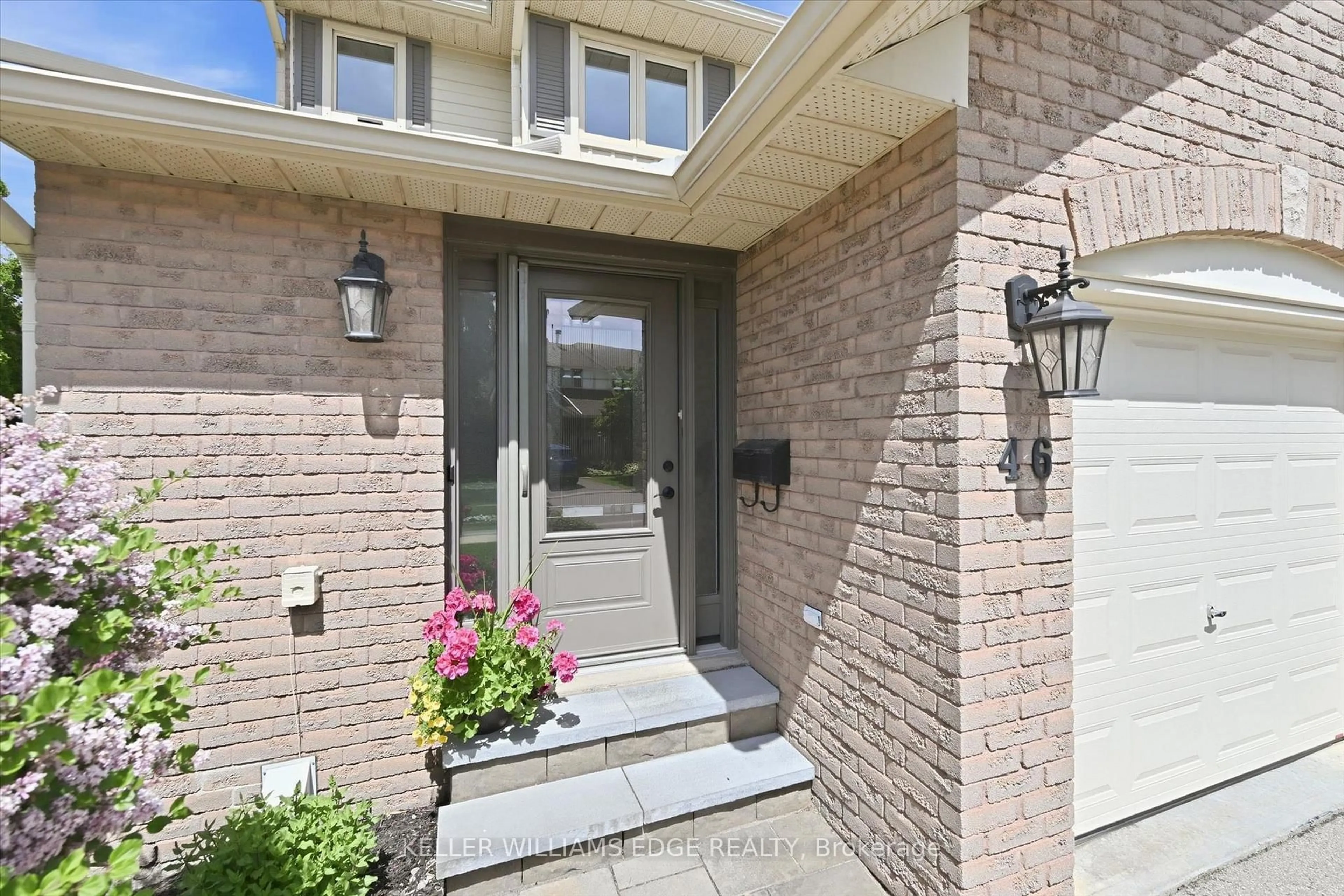 Indoor entryway for 2470 Headon Forest Dr #46, Burlington Ontario L7M 3X4