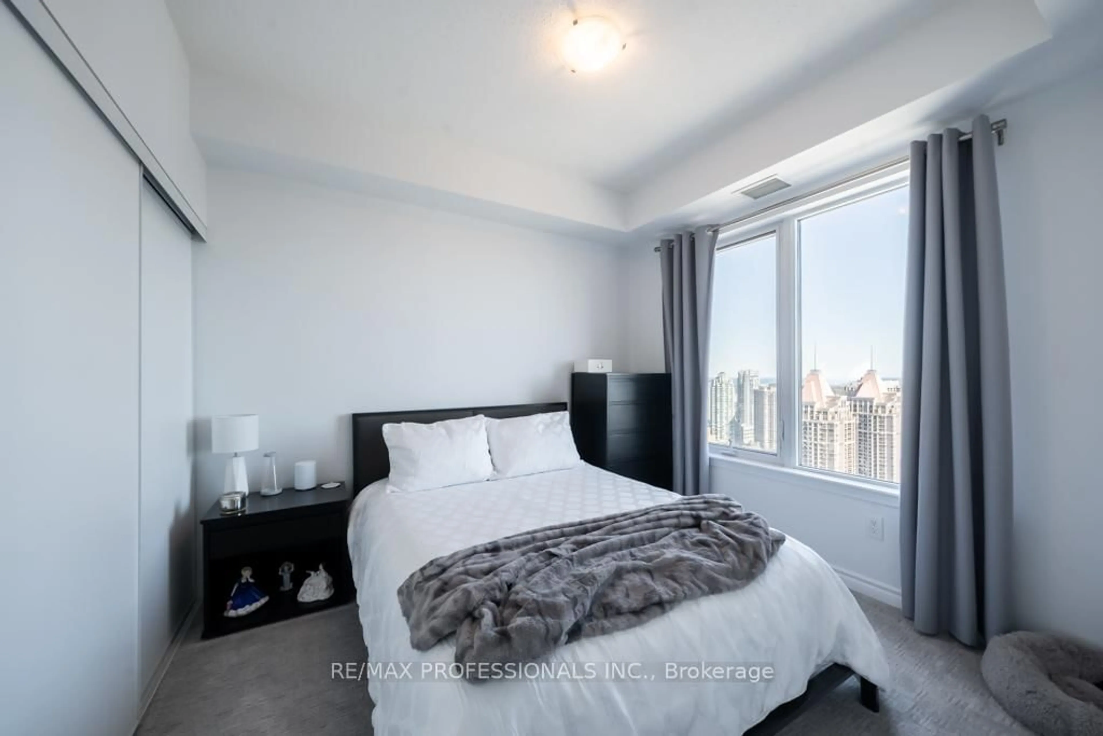 Bedroom with bed, unknown for 385 Prince of Wales Dr #3506, Mississauga Ontario L5B 0C6