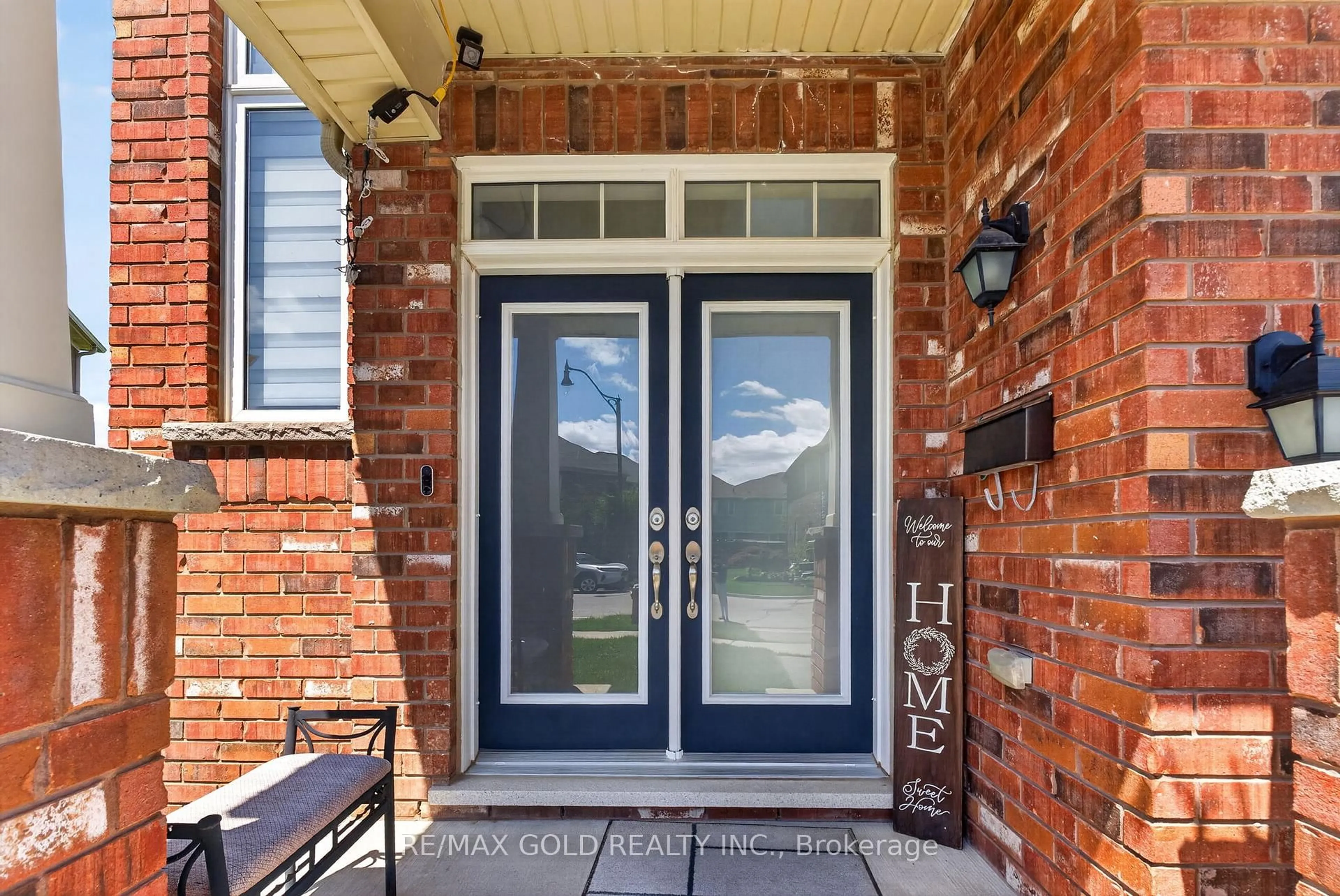 Indoor entryway for 120 Miracle Tr, Brampton Ontario L7A 0Y8