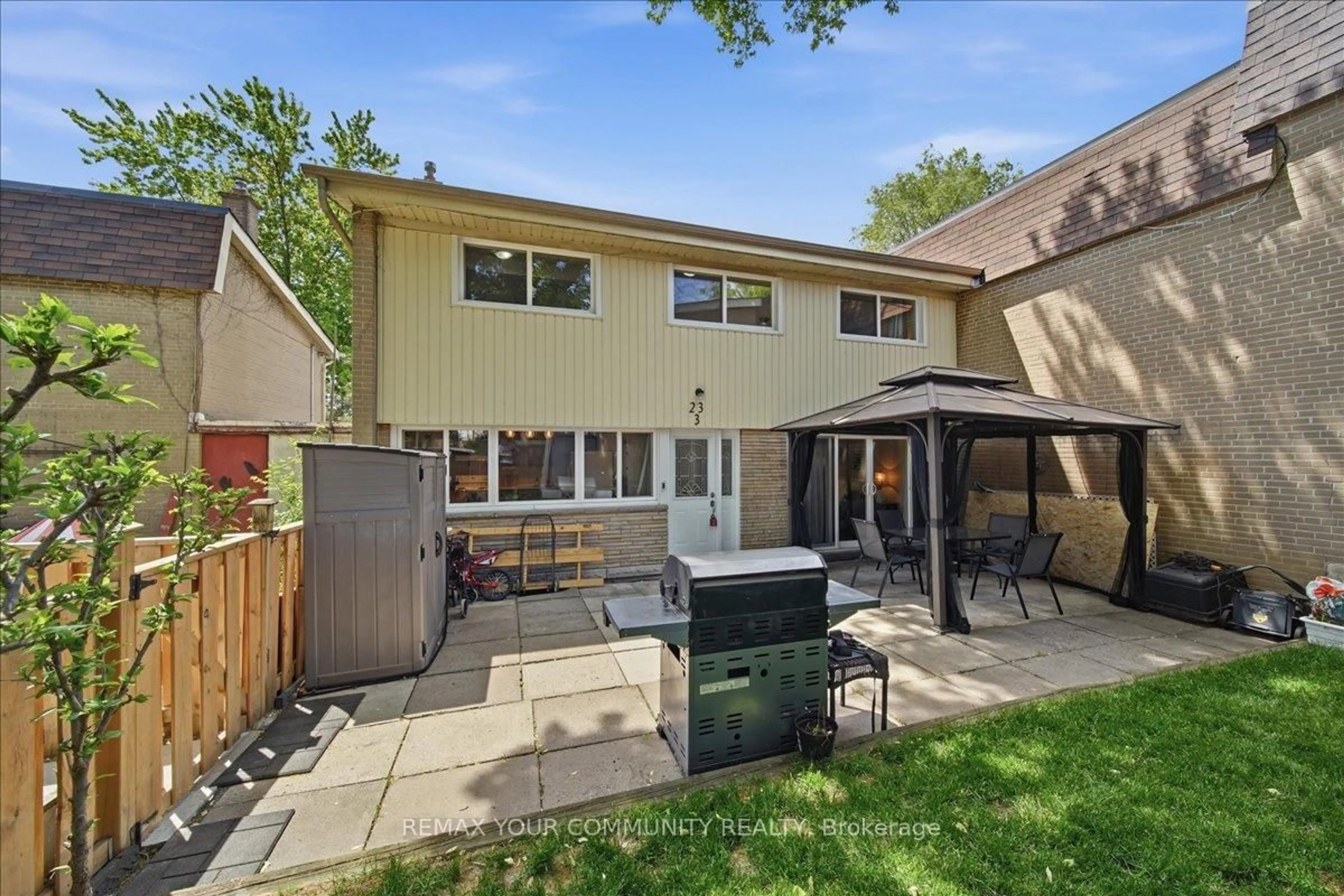 Patio, street for 23 Brookwell Dr #3, Toronto Ontario M3M 2X9