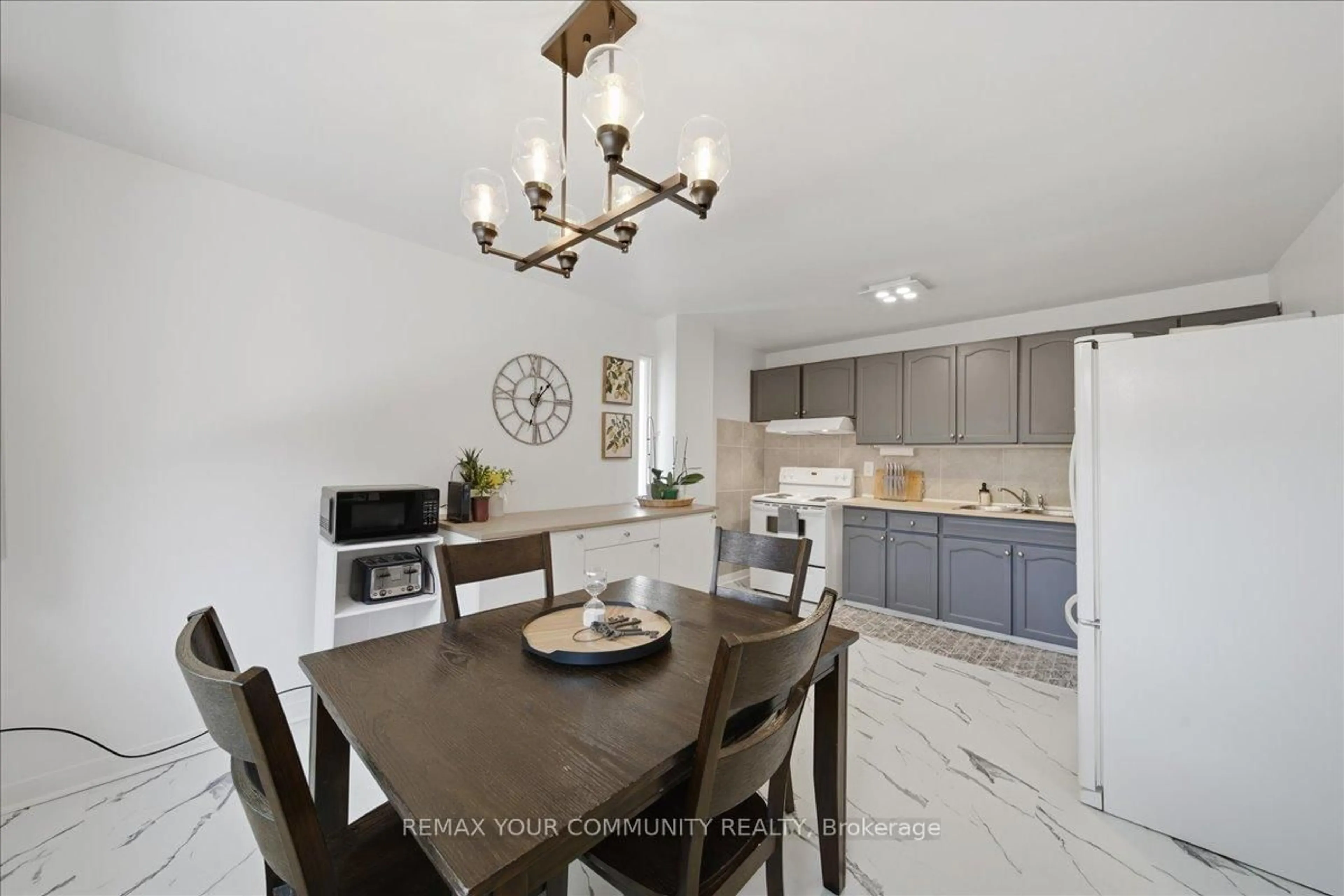 Open concept kitchen, ceramic/tile floor for 23 Brookwell Dr #3, Toronto Ontario M3M 2X9