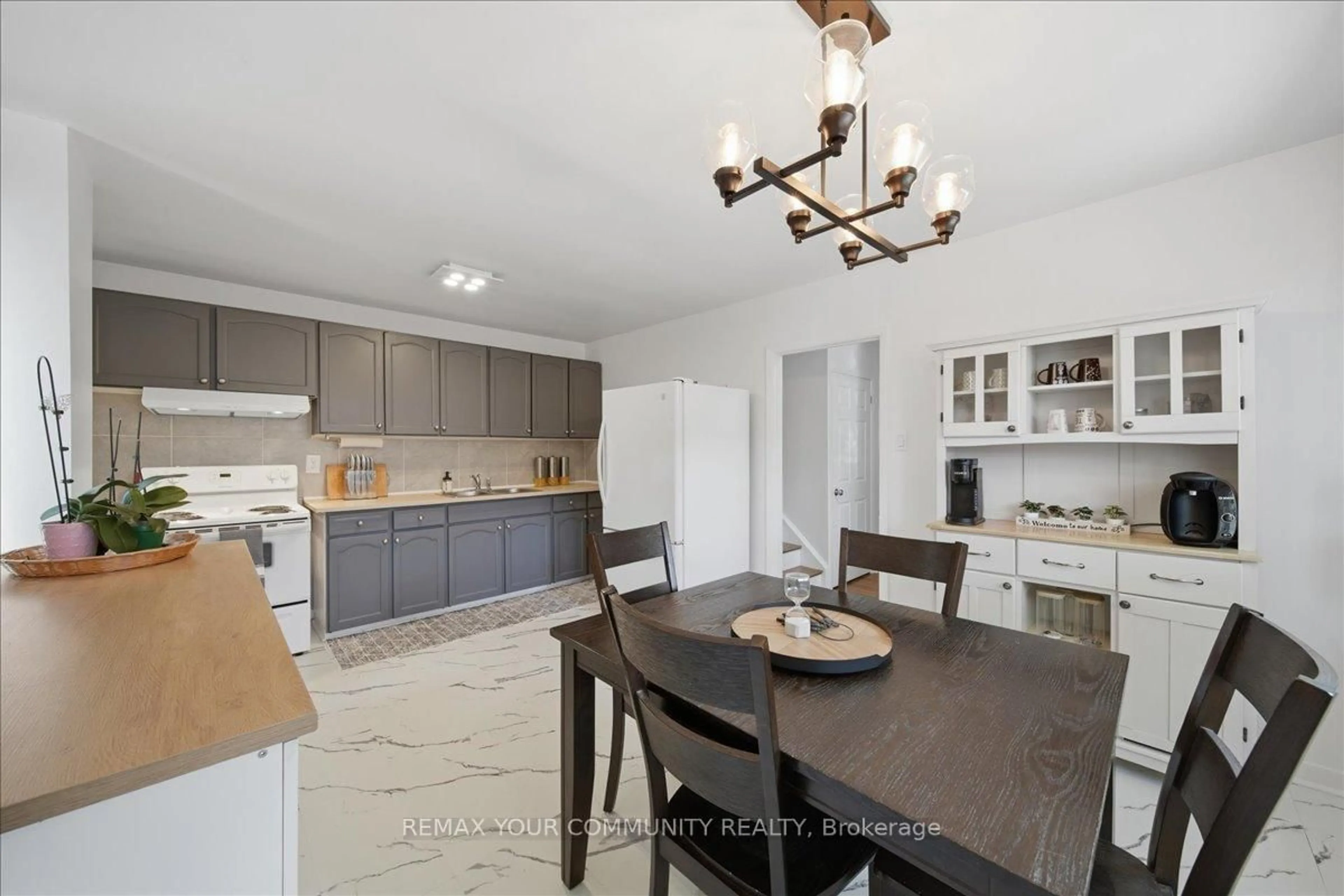 Open concept kitchen, ceramic/tile floor for 23 Brookwell Dr #3, Toronto Ontario M3M 2X9