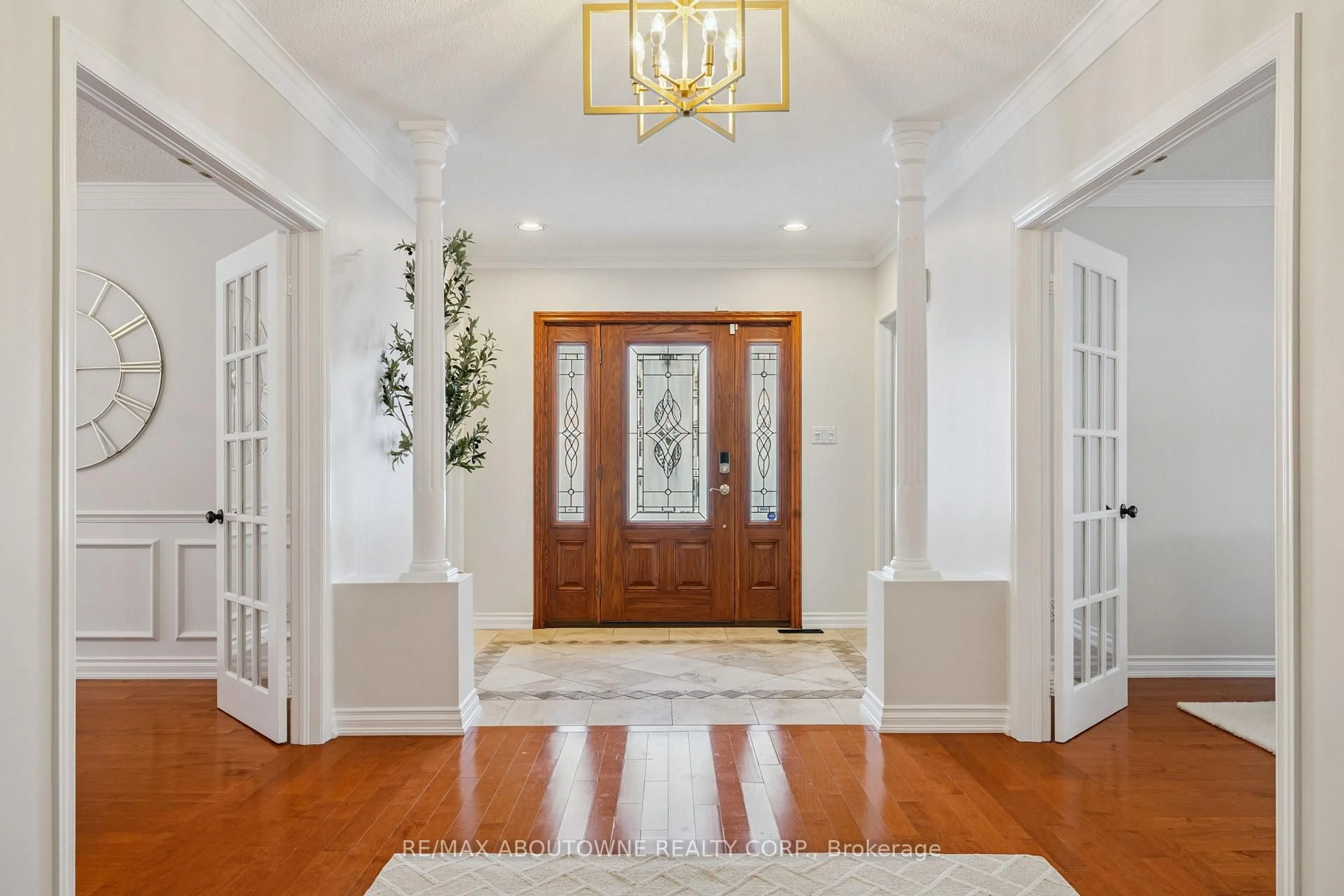 Indoor entryway for 1424 The Links Dr, Oakville Ontario L6M 2N9