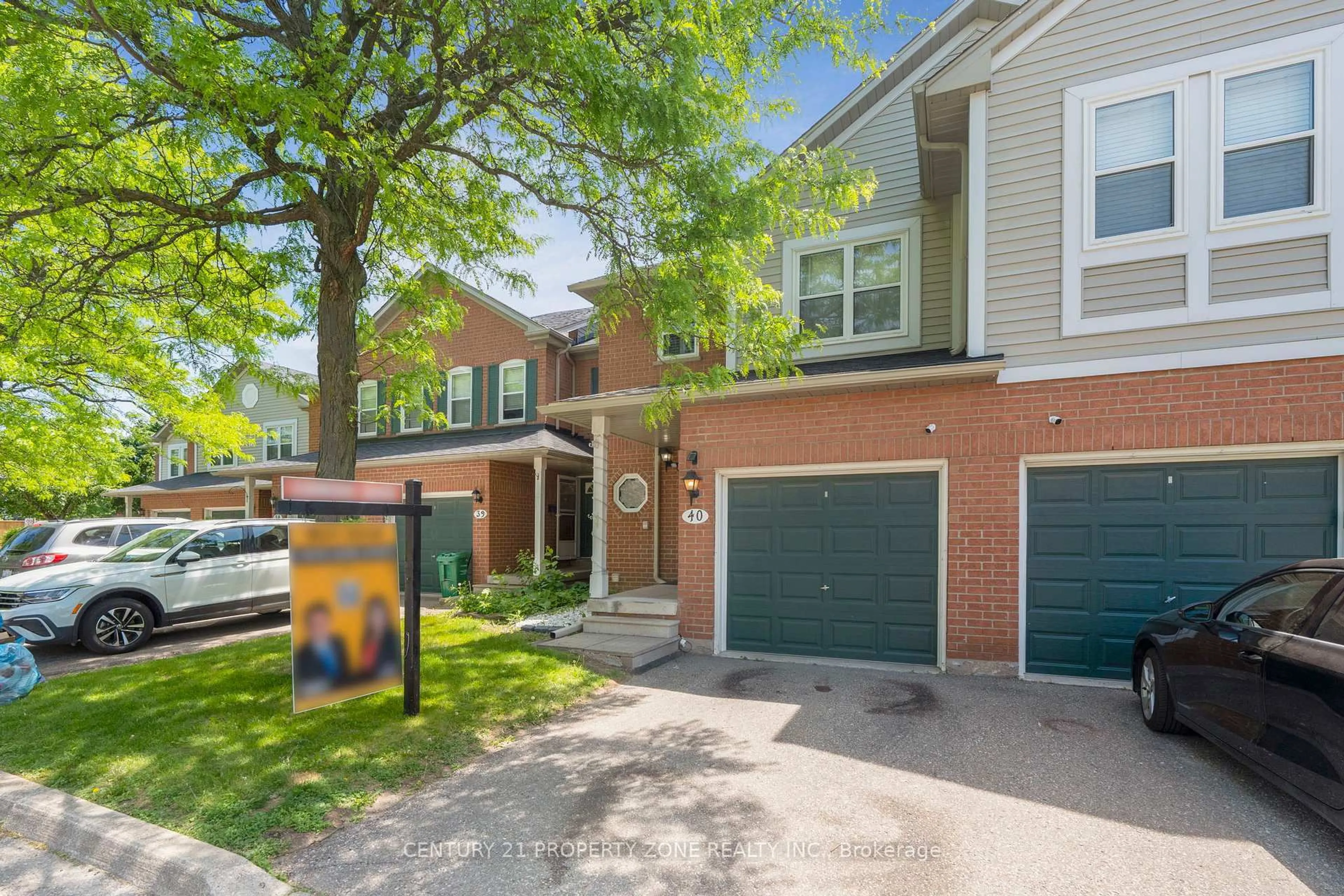 Home with brick exterior material, street for 5659 Glen Erin Dr #40, Mississauga Ontario L5M 5P2