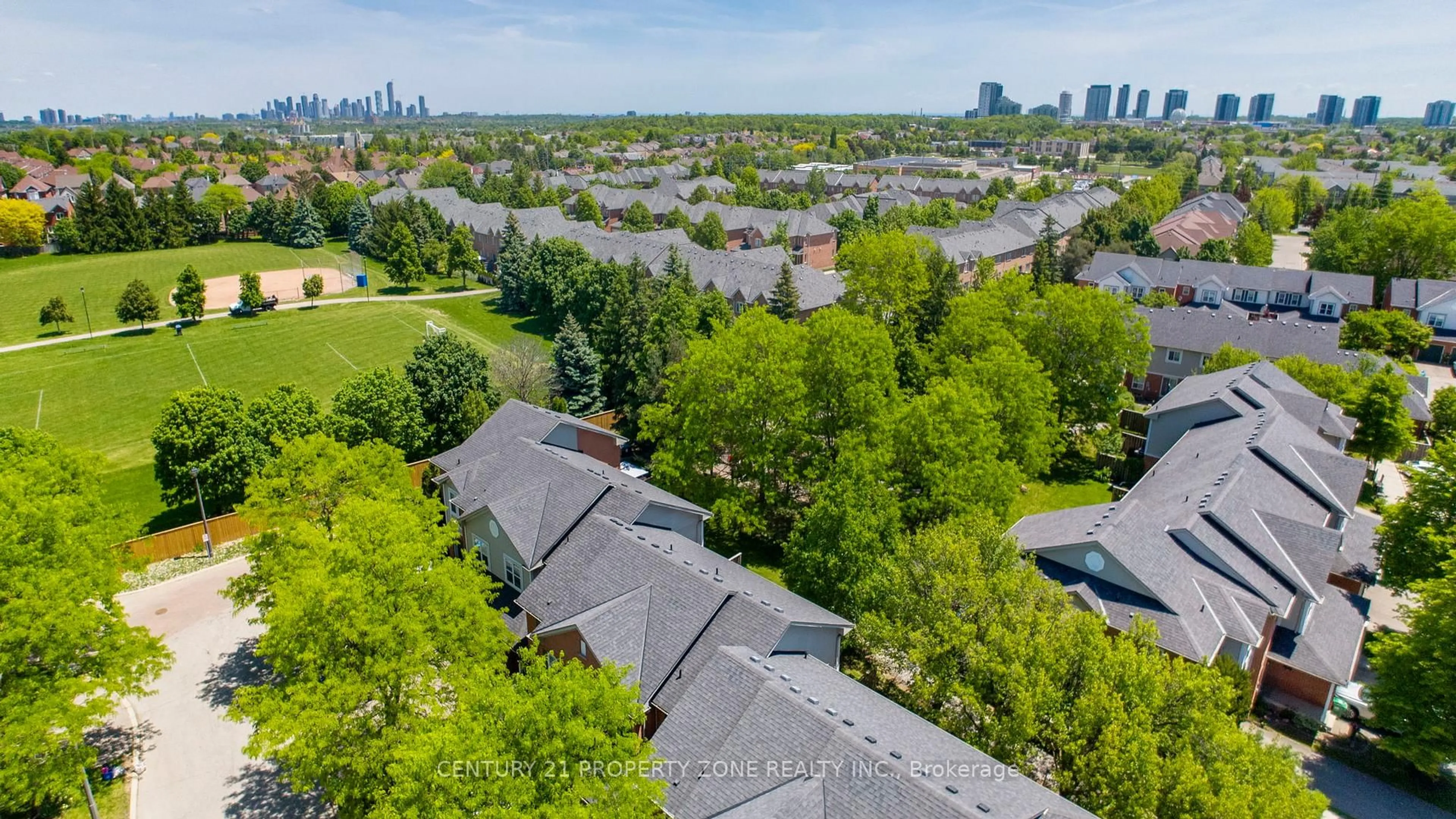 A pic from outside/outdoor area/front of a property/back of a property/a pic from drone, city buildings view from balcony for 5659 Glen Erin Dr #40, Mississauga Ontario L5M 5P2