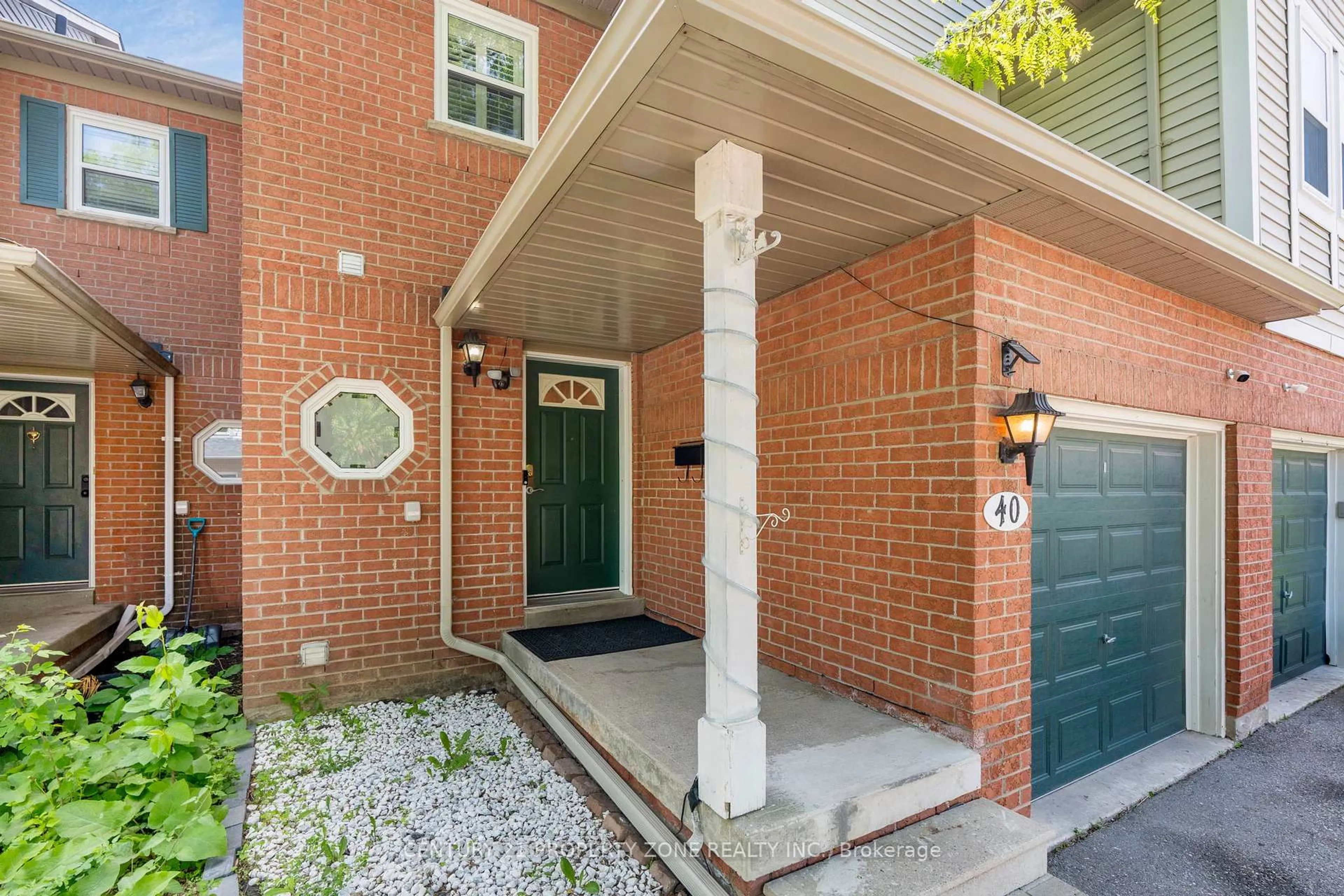 Home with brick exterior material, street for 5659 Glen Erin Dr #40, Mississauga Ontario L5M 5P2