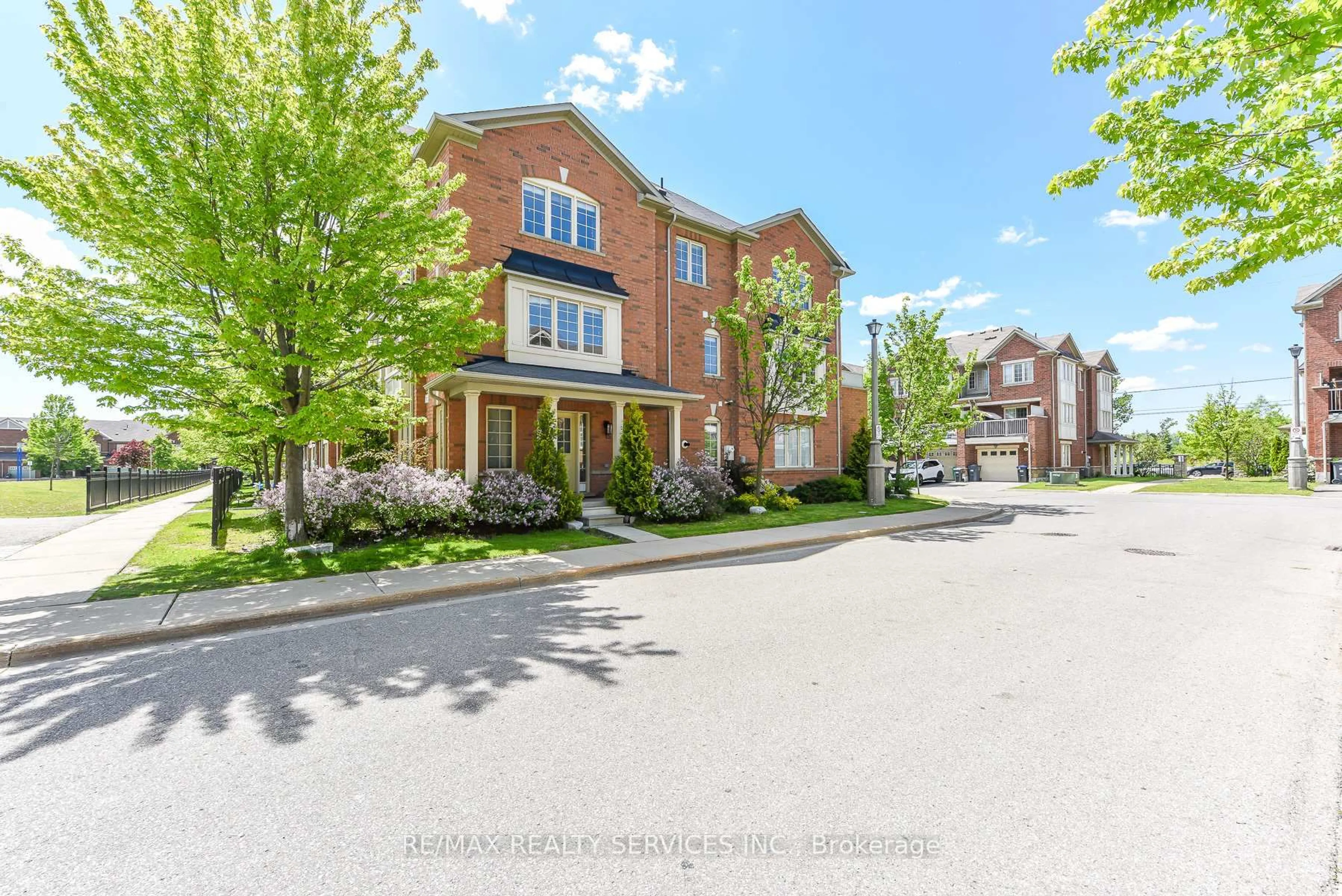Unknown for 15 Peach Dr, Brampton Ontario L6R 0W5