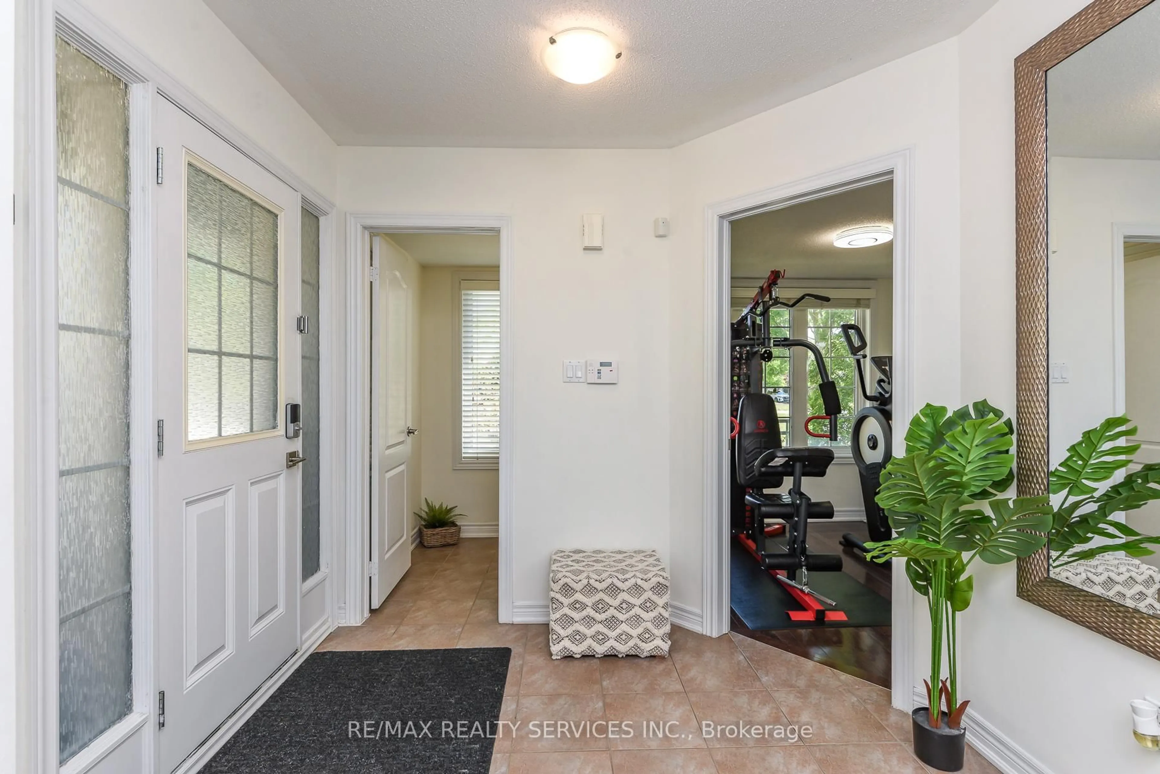 Indoor entryway for 15 Peach Dr, Brampton Ontario L6R 0W5
