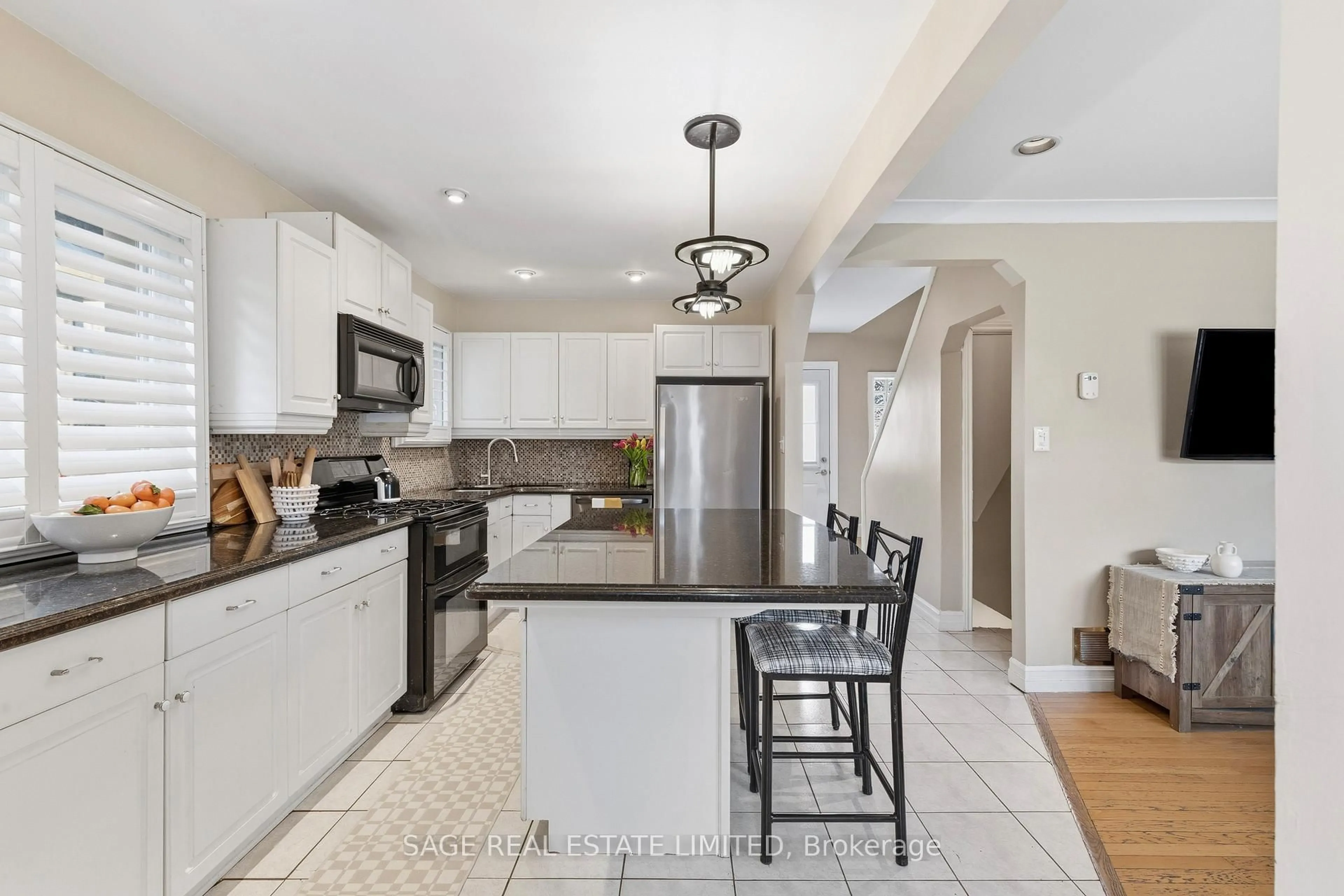 Open concept kitchen, ceramic/tile floor for 11 Chelsea Dr, Toronto Ontario M8W 4R5