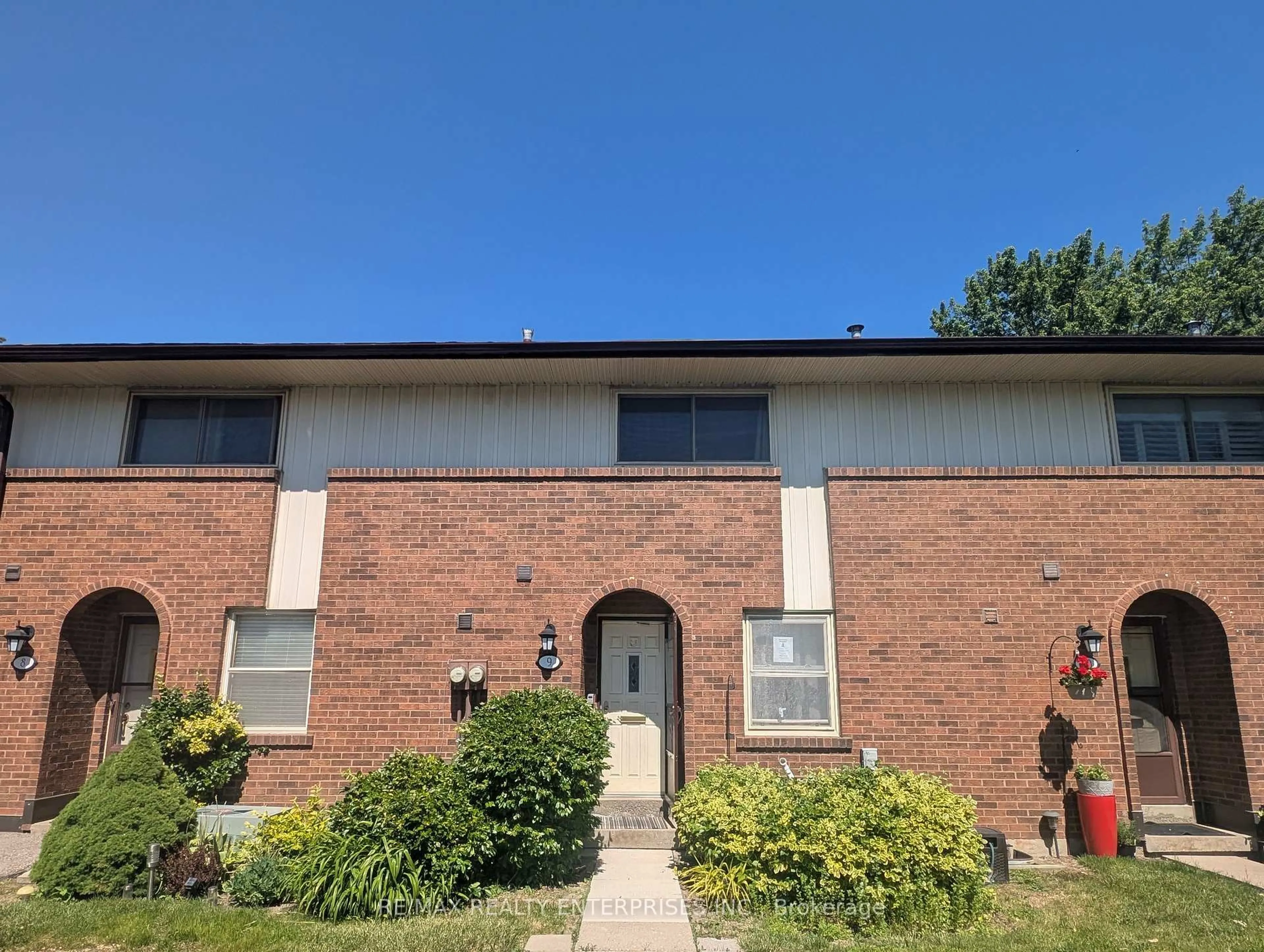Home with brick exterior material, unknown for 3665 Flamewood Dr #9, Mississauga Ontario L4Y 3P5