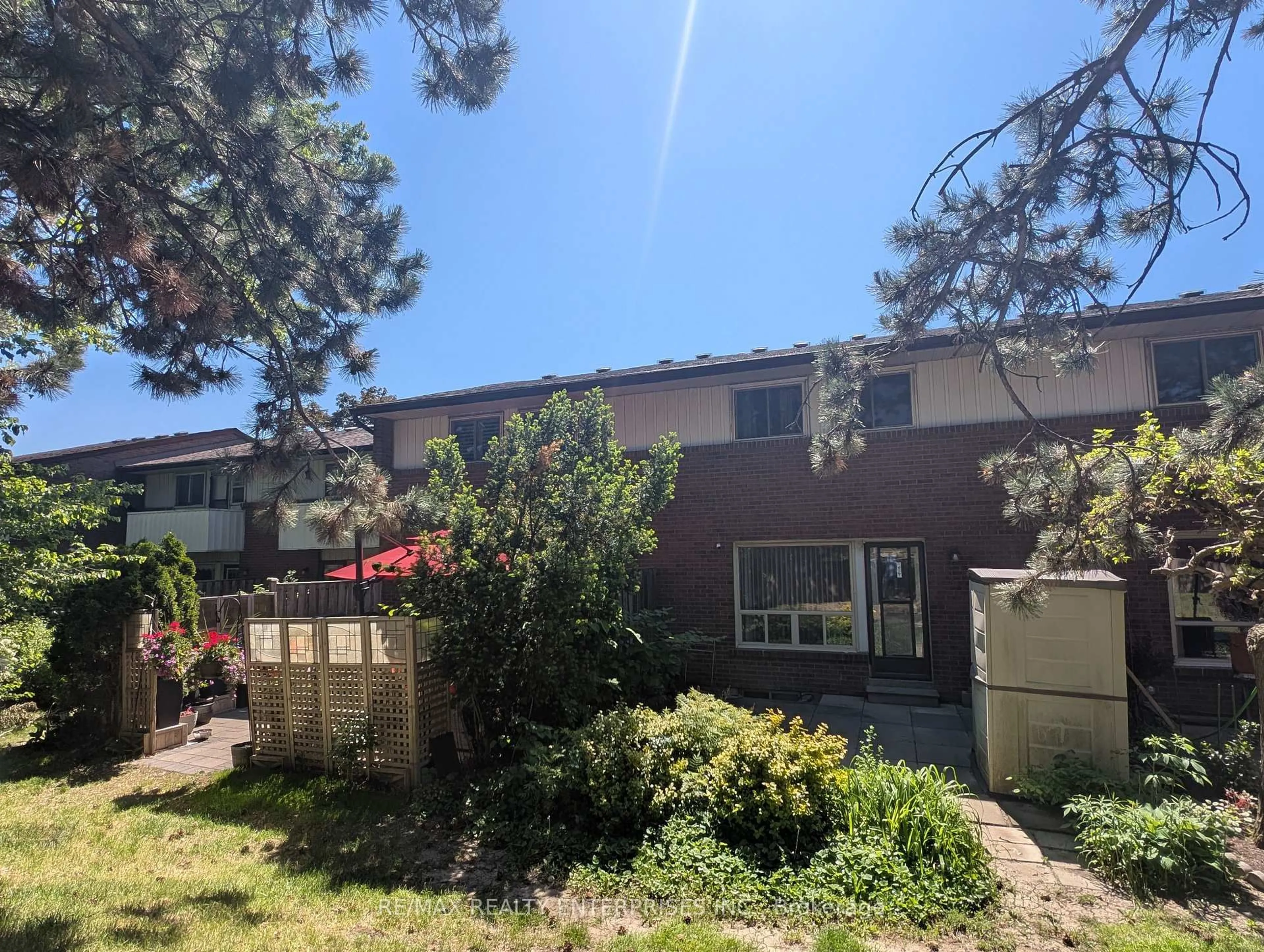 A pic from outside/outdoor area/front of a property/back of a property/a pic from drone, unknown for 3665 Flamewood Dr #9, Mississauga Ontario L4Y 3P5