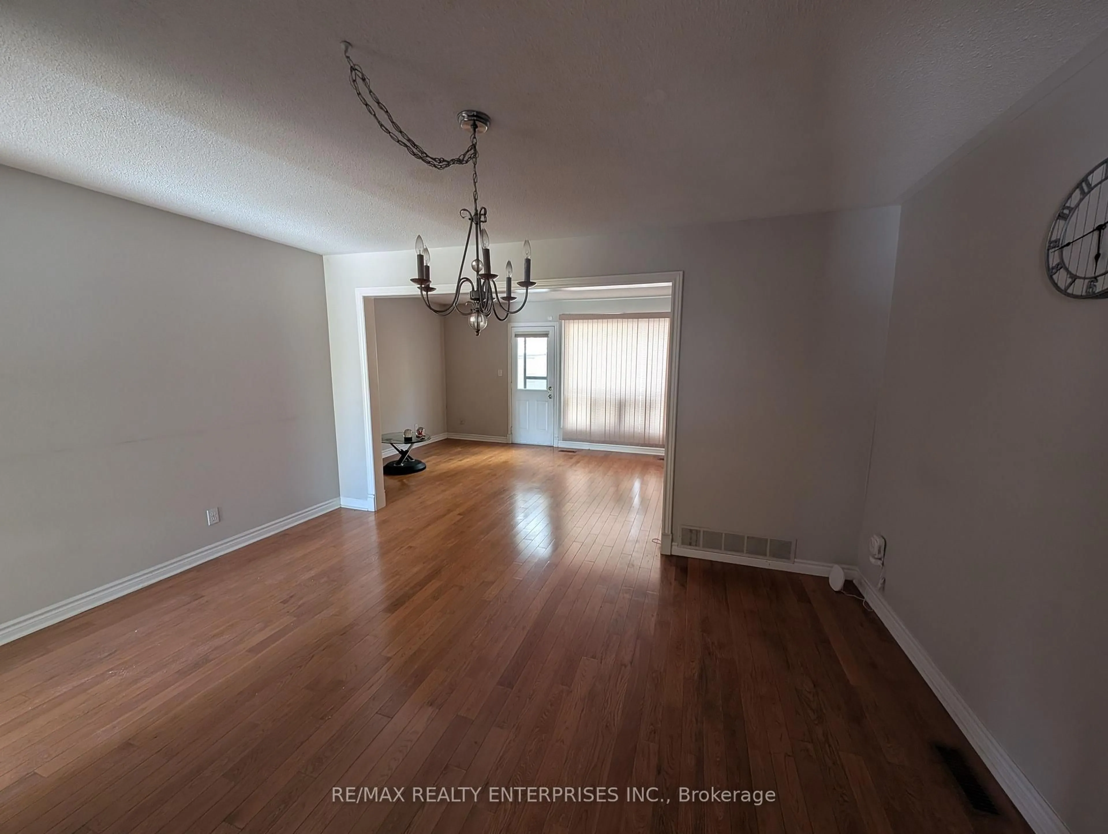 A pic of a room for 3665 Flamewood Dr #9, Mississauga Ontario L4Y 3P5