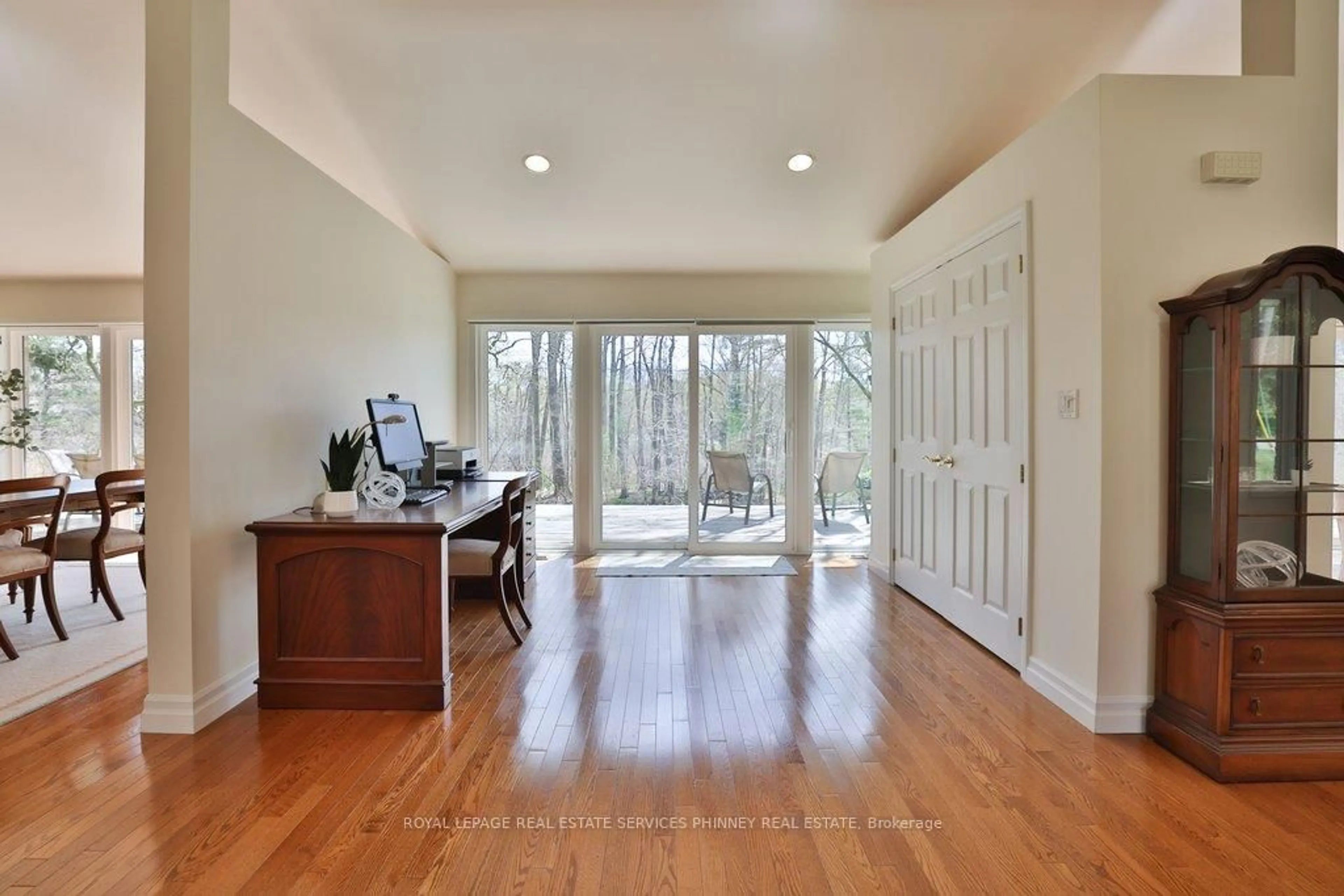 Indoor entryway for 1066 Stockwell Ave, Mississauga Ontario L5H 1B4