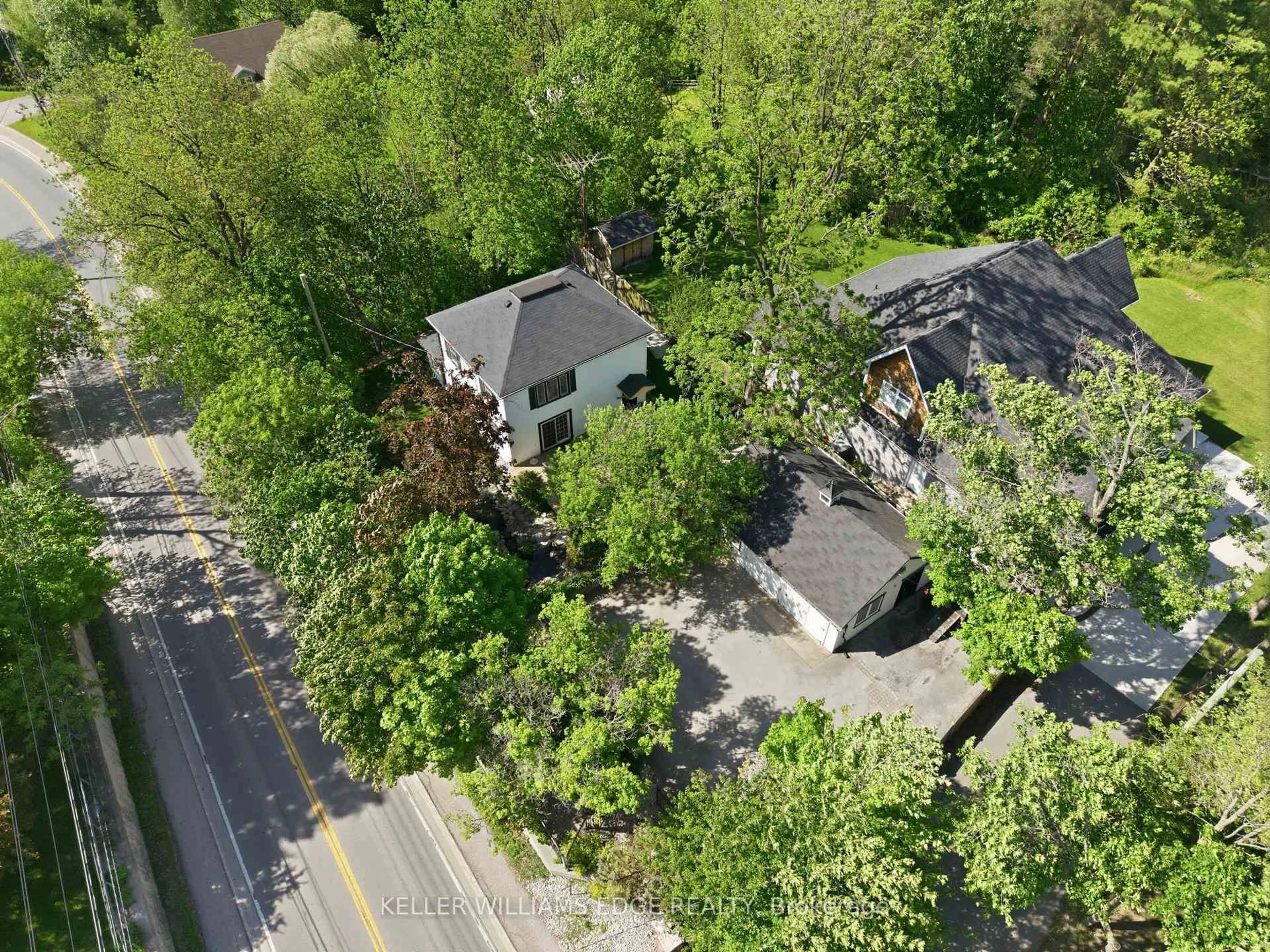 A pic from outside/outdoor area/front of a property/back of a property/a pic from drone, street for 6123 Guelph Line, Burlington Ontario L7P 0A6