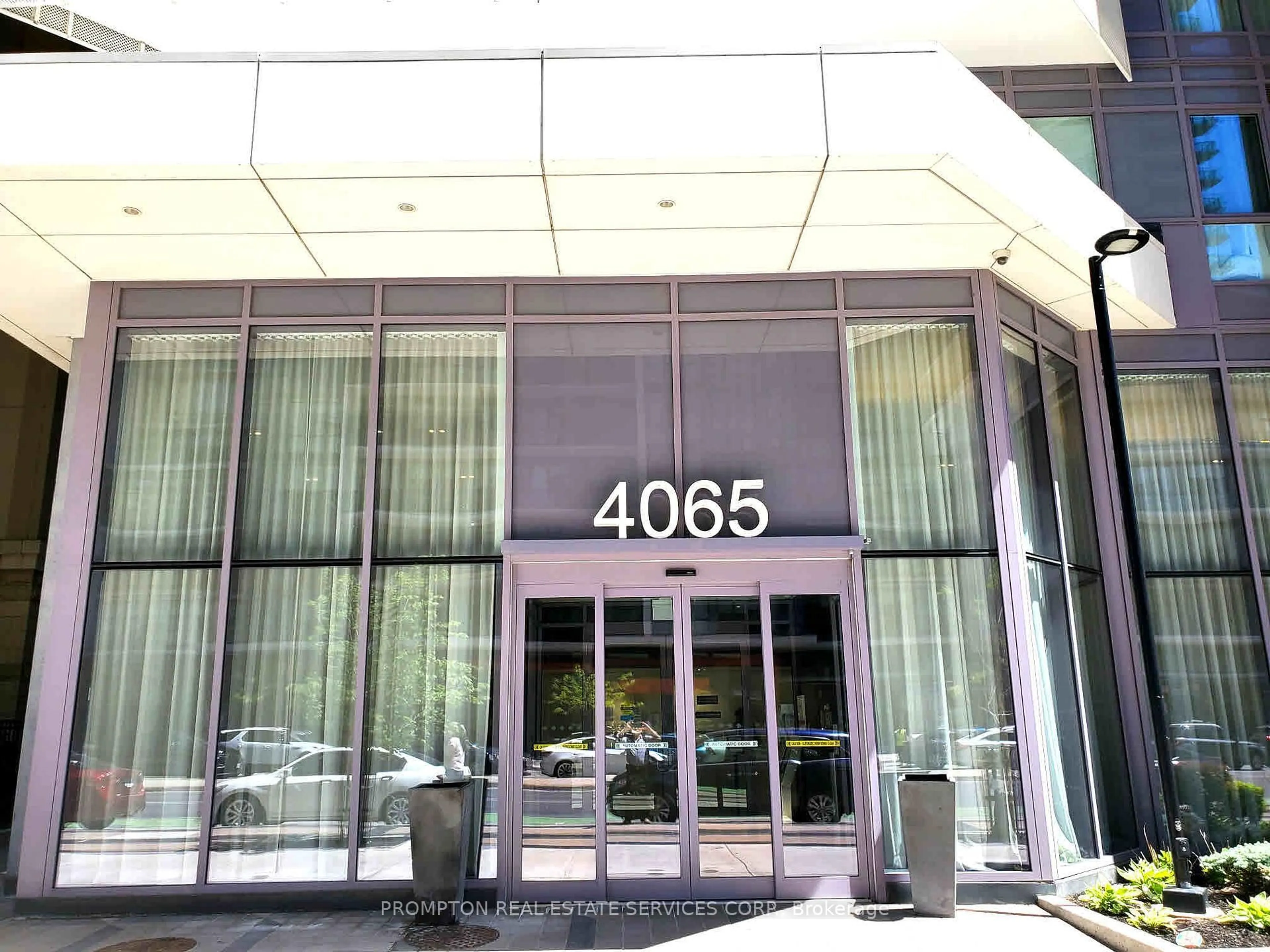 Indoor foyer for 4065 Confederation Pkwy #3909, Mississauga Ontario L5B 0L6