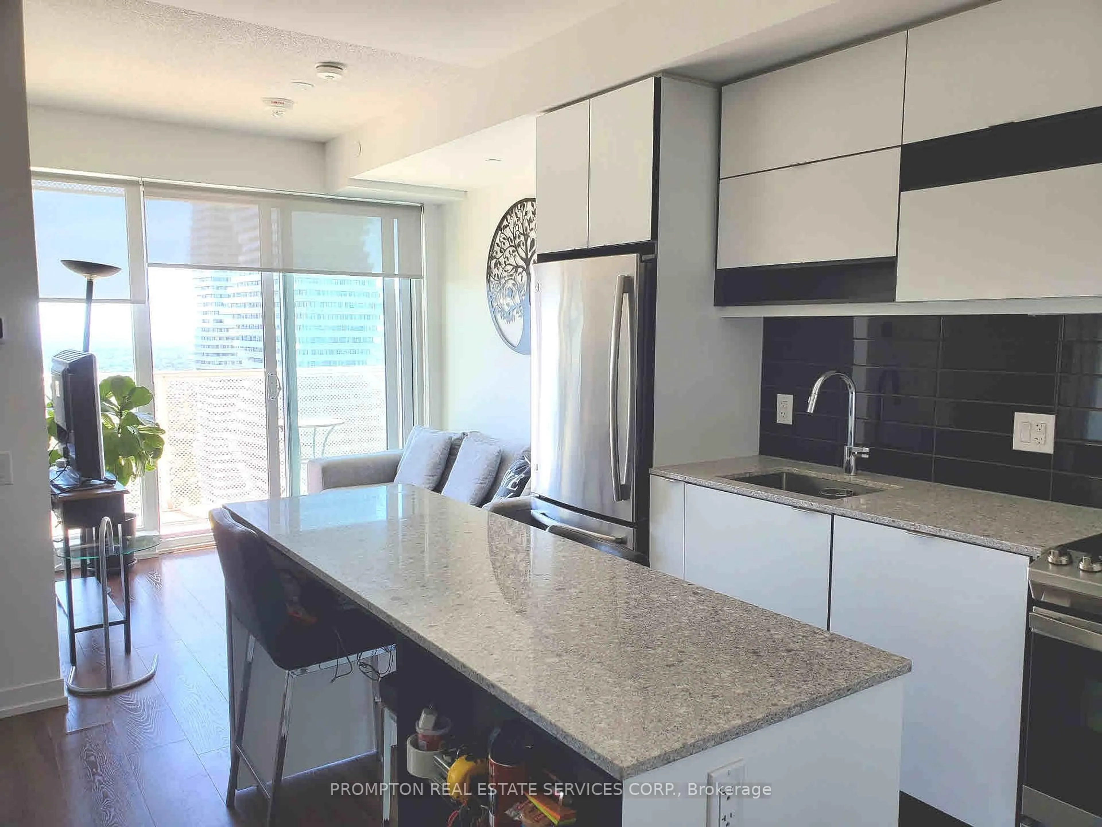 Open concept kitchen, unknown for 4065 Confederation Pkwy #3909, Mississauga Ontario L5B 0L6
