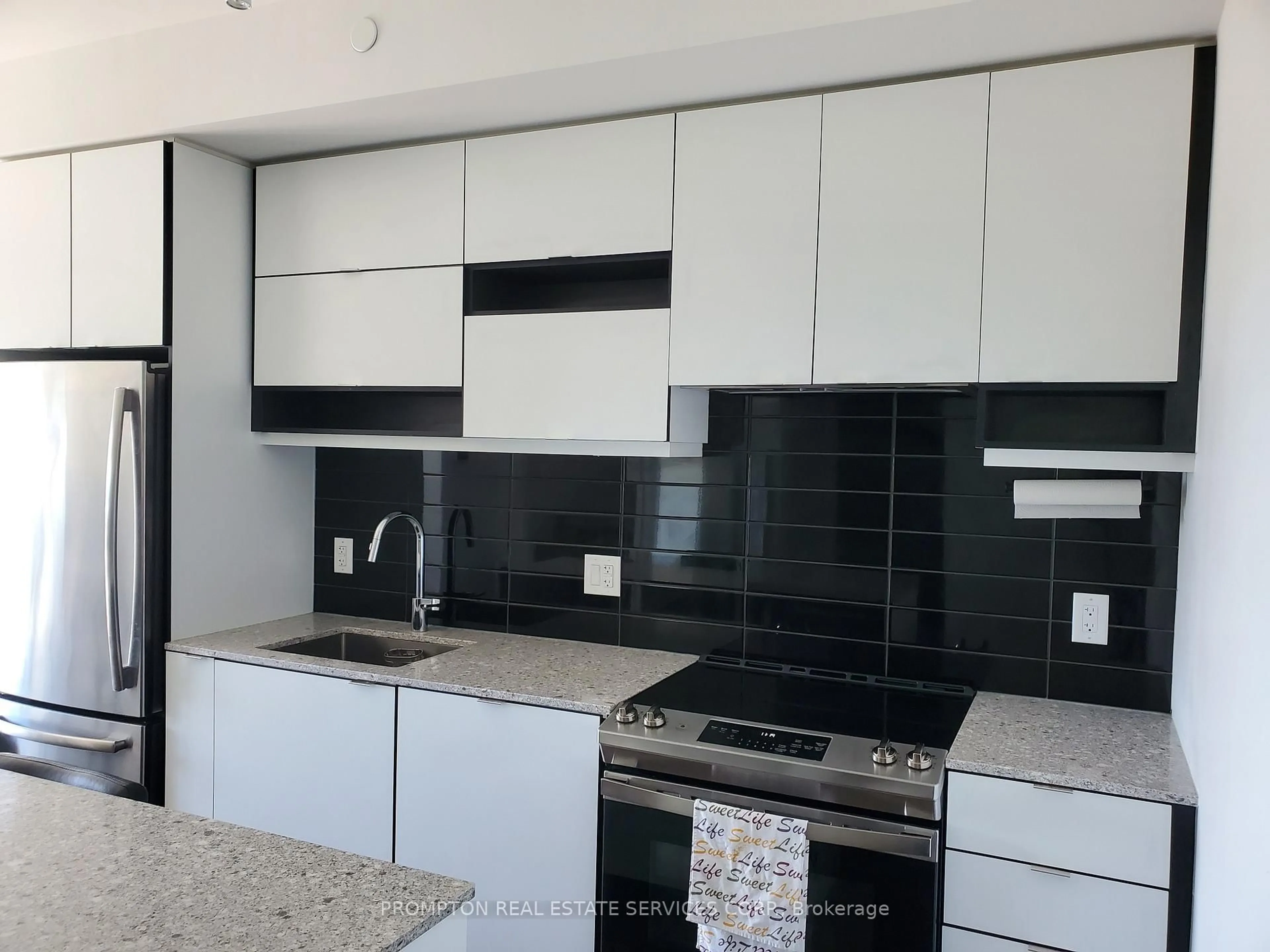 Contemporary kitchen, ceramic/tile floor for 4065 Confederation Pkwy #3909, Mississauga Ontario L5B 0L6