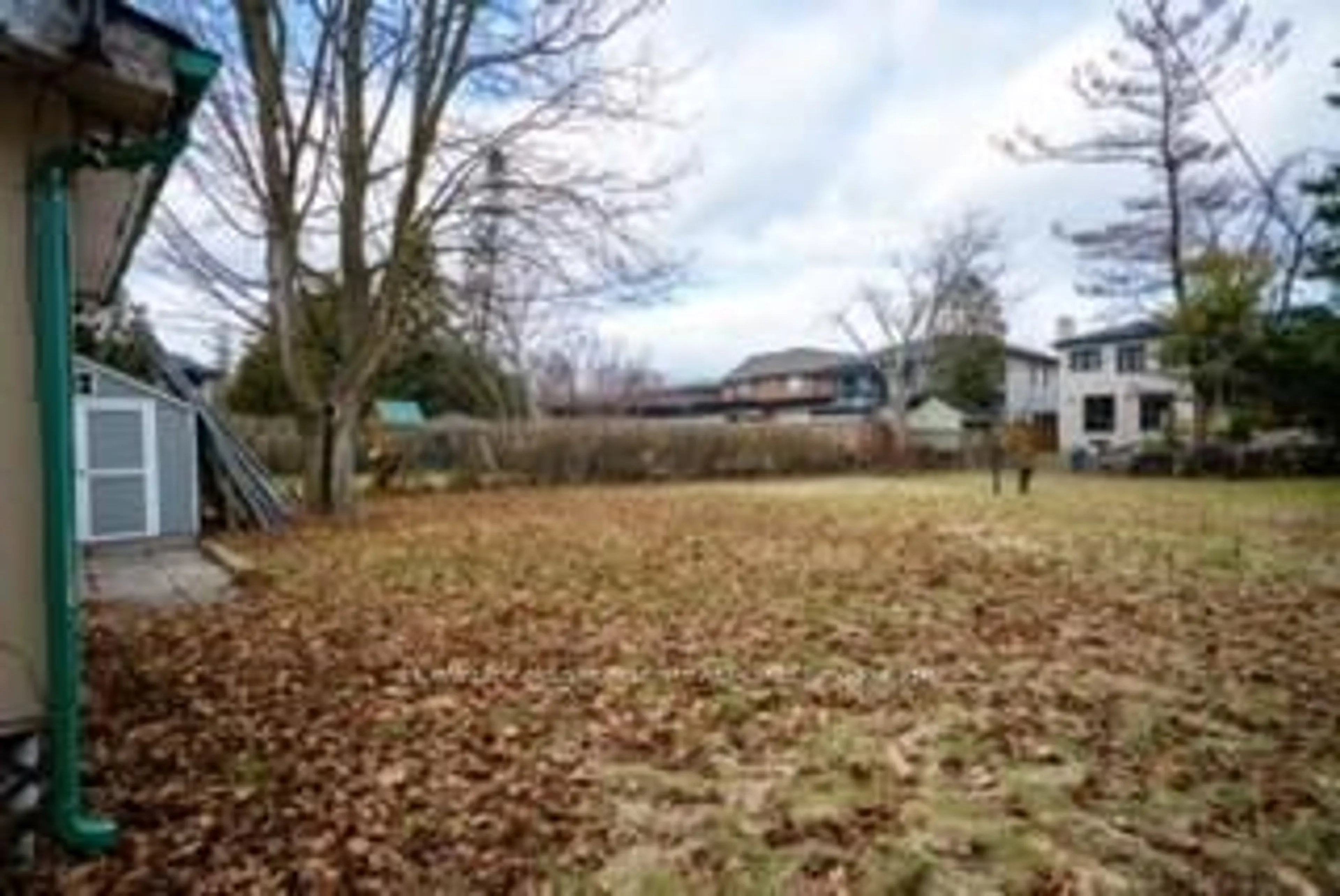 A pic from outside/outdoor area/front of a property/back of a property/a pic from drone, street for 119 Wedgewood Dr, Toronto Ontario M9B 4J8