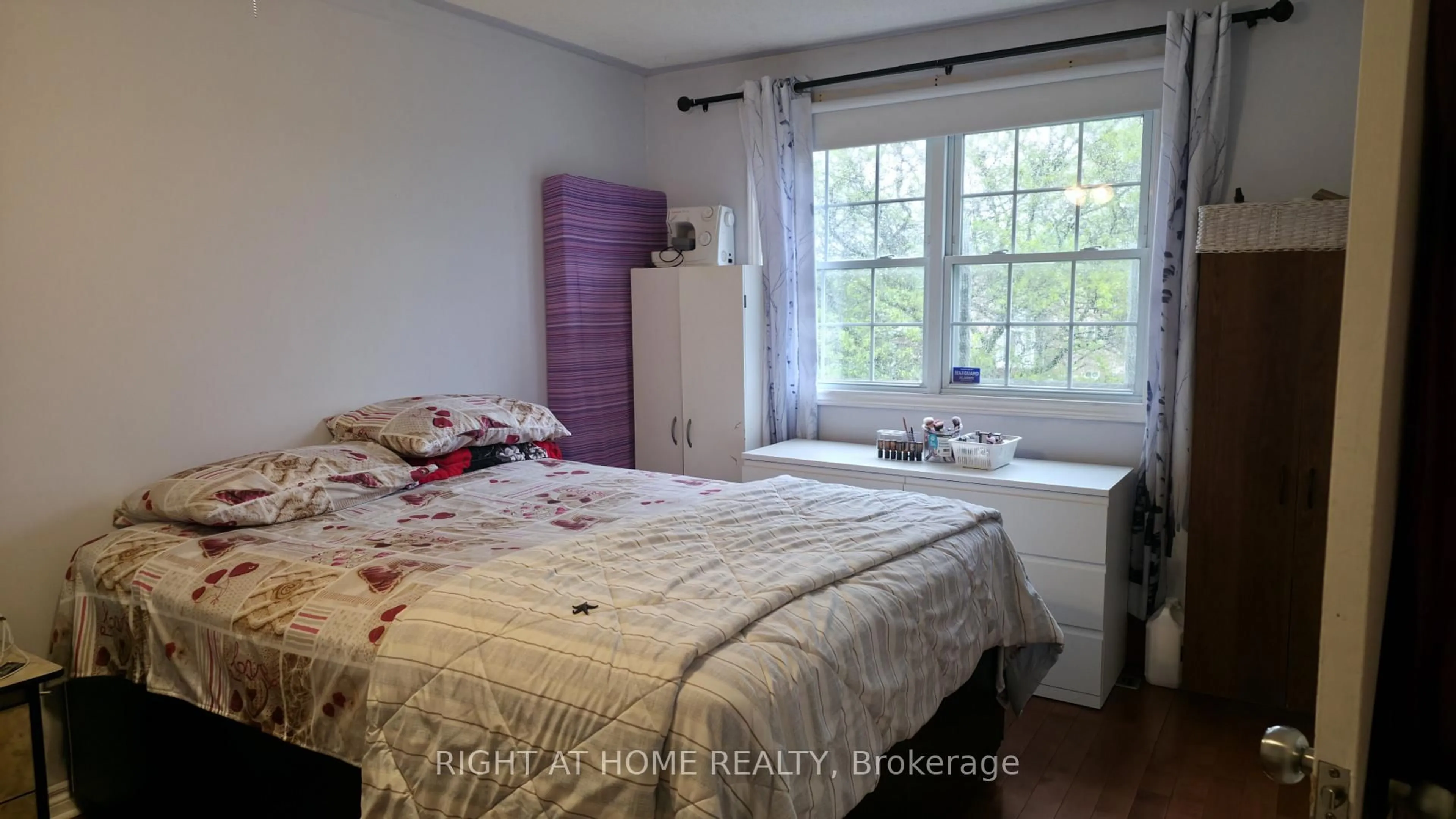 Bedroom with bed, wood/laminate floor for 14 Santa Anita Crt, Brampton Ontario L6Y 4P8