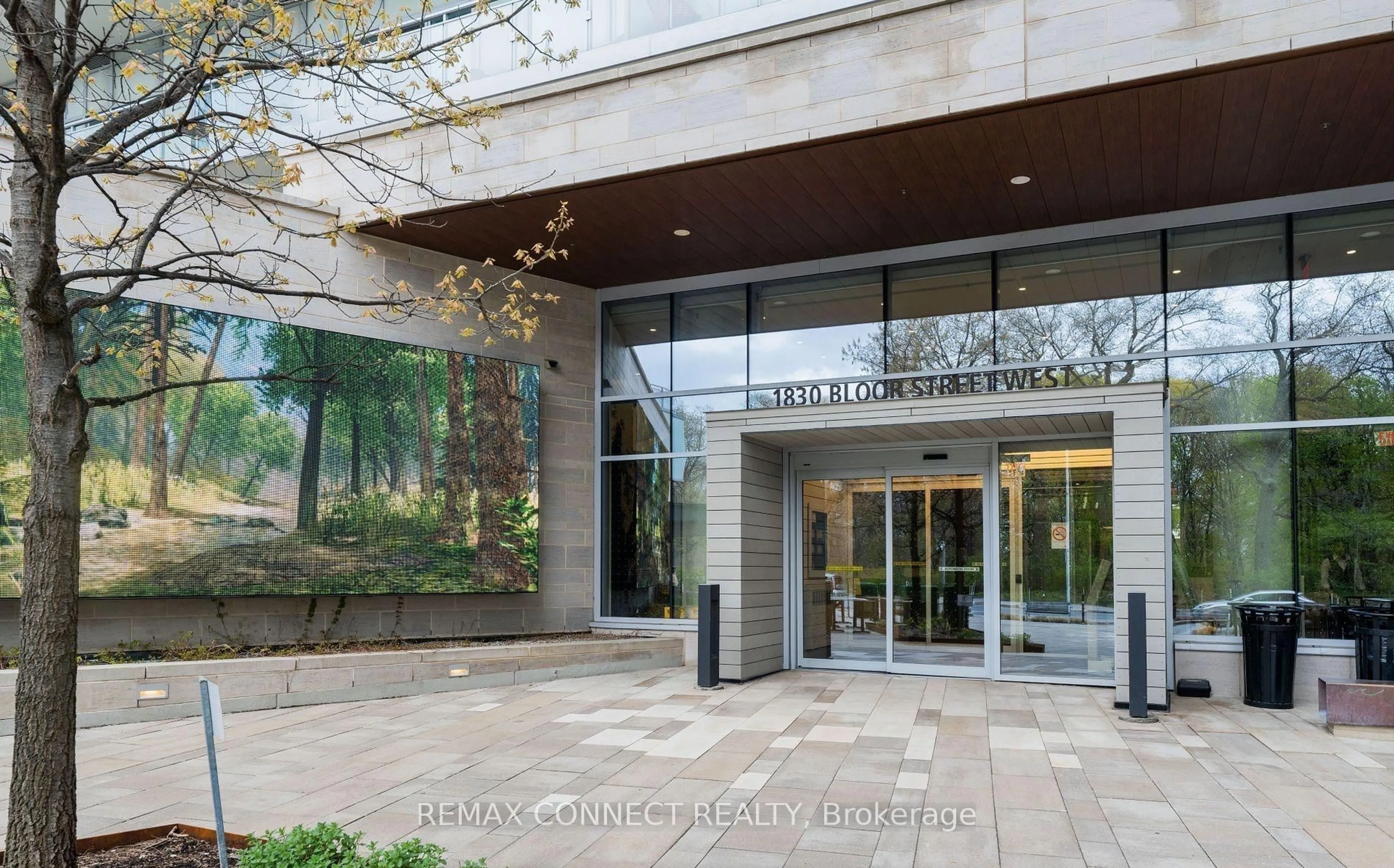 Indoor foyer for 1830 Bloor St #LPH4, Toronto Ontario M6P 0A2