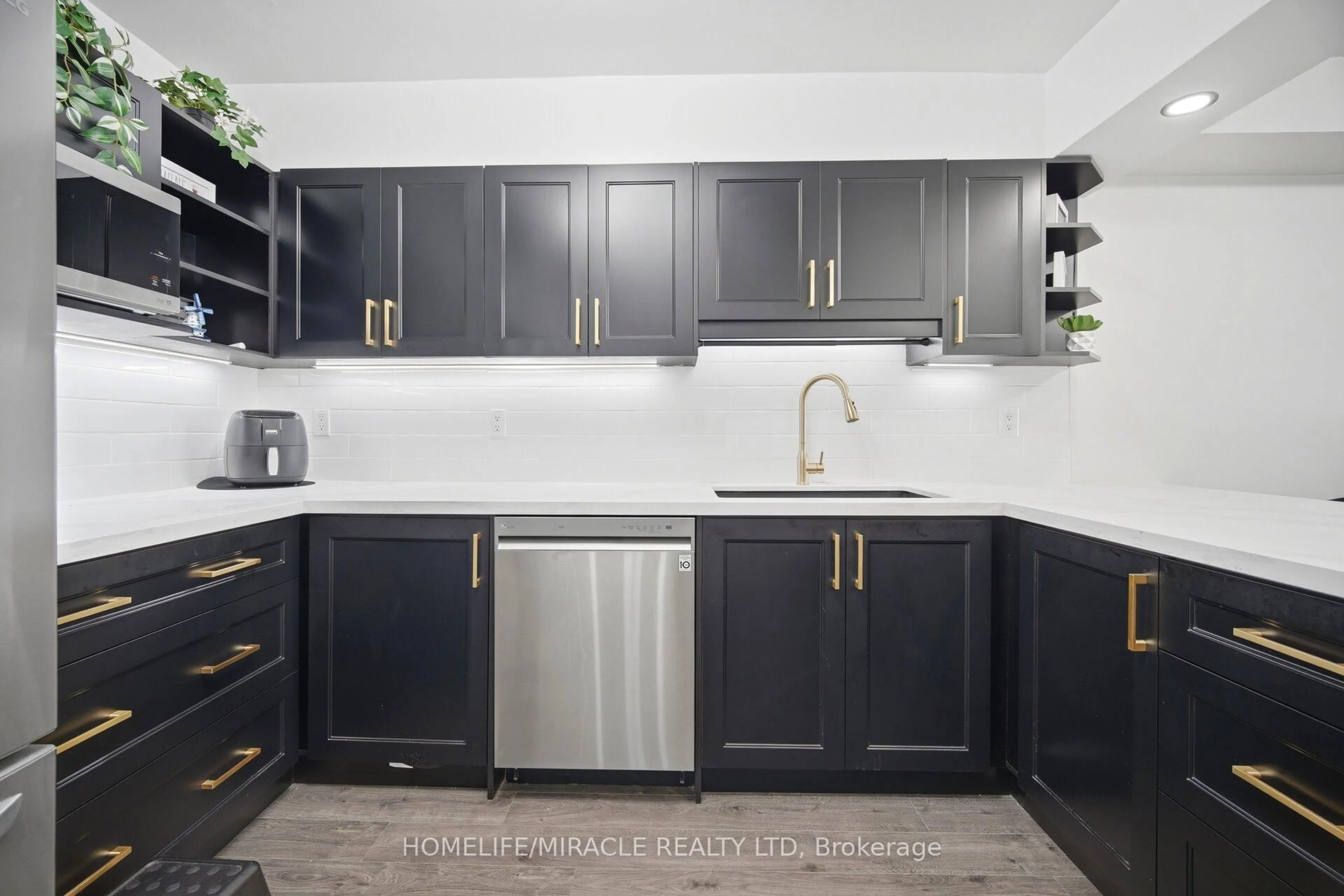 Standard kitchen, ceramic/tile floor for 238 Albion Rd #102, Toronto Ontario M9W 6A7