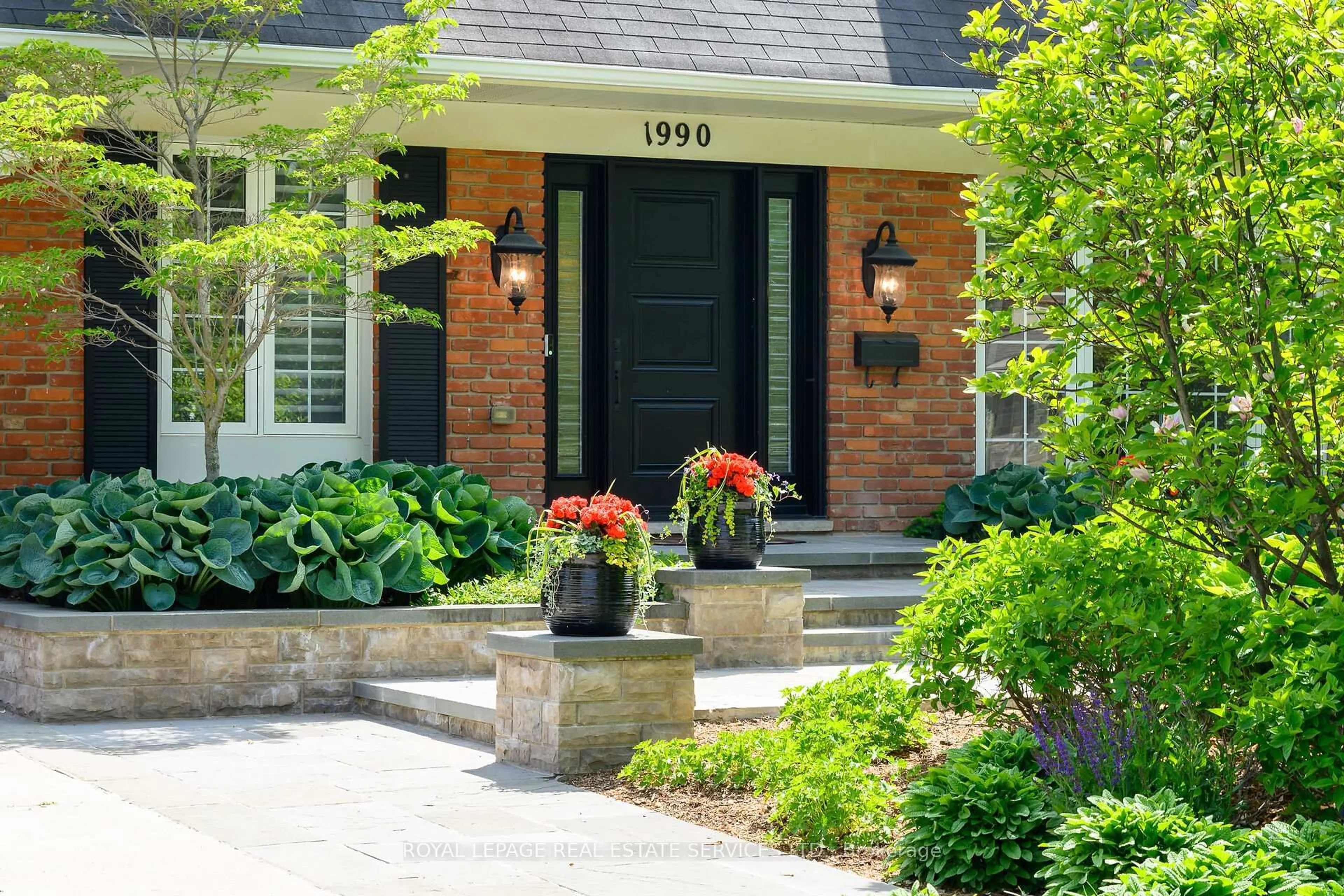 Home with brick exterior material, street for 1990 Fieldgate Dr, Burlington Ontario L7P 3H6