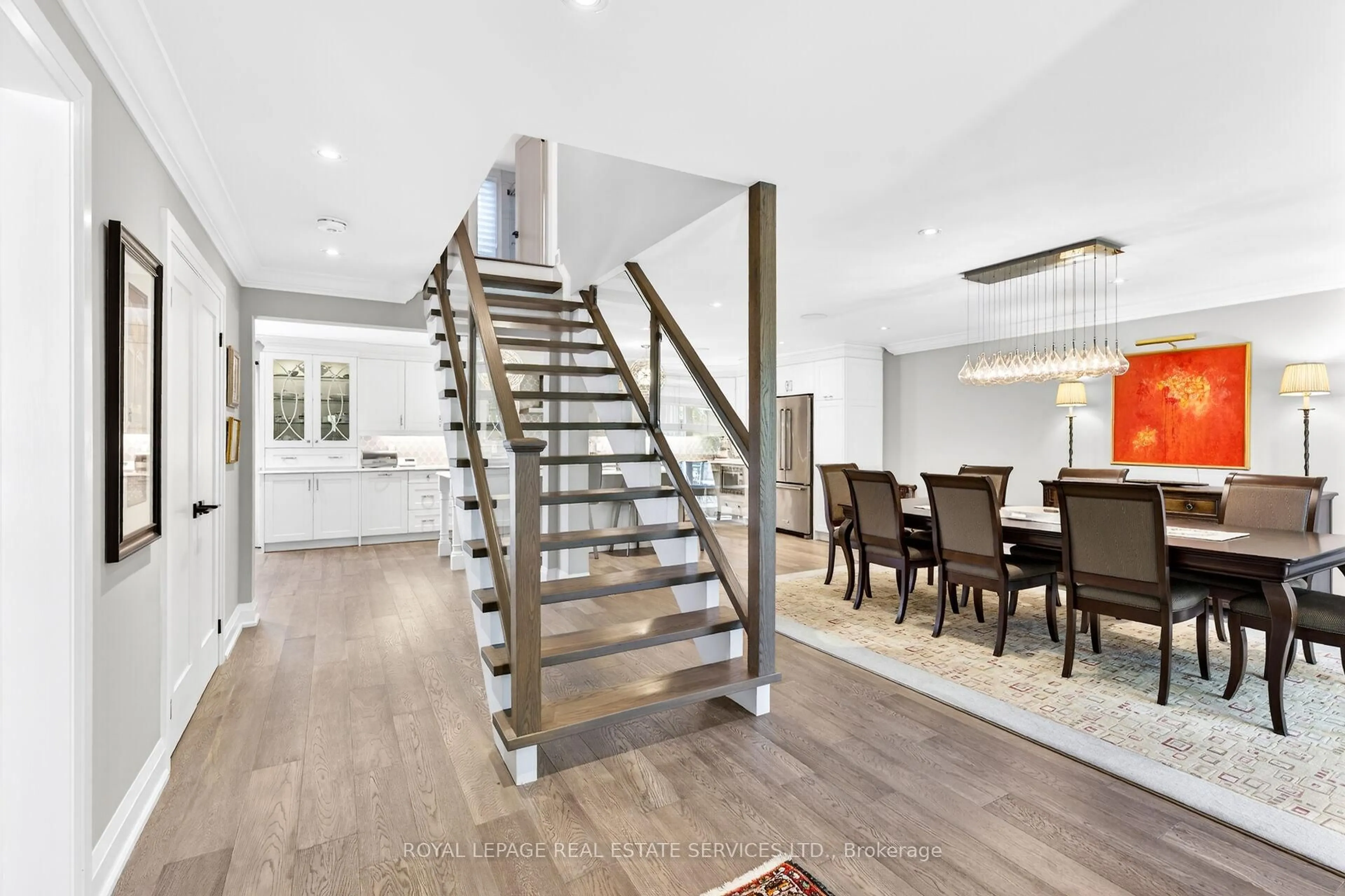 Stairs for 1990 Fieldgate Dr, Burlington Ontario L7P 3H6