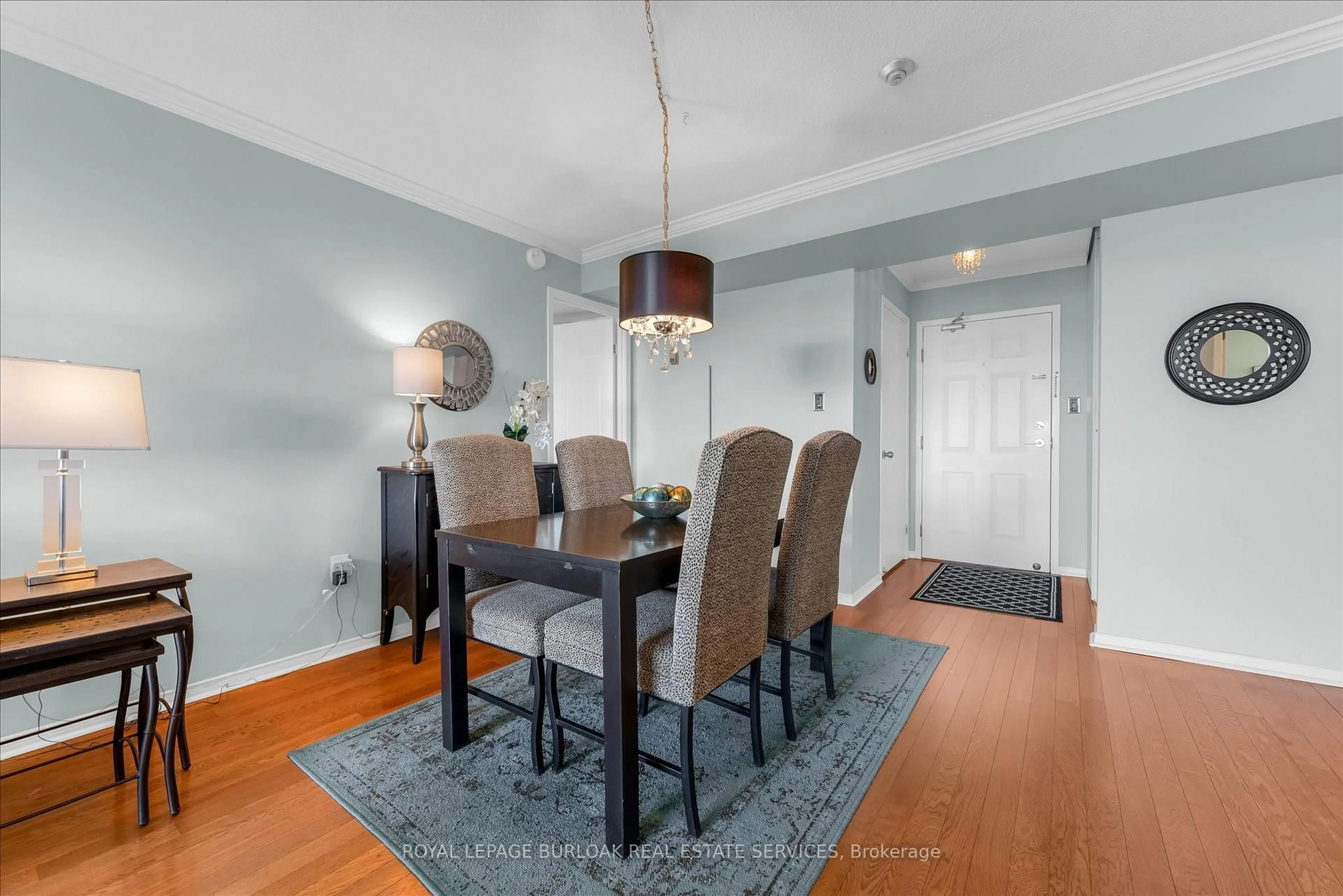 Dining room, wood/laminate floor for 5090 Pinedale Ave #909, Burlington Ontario L7L 3V8