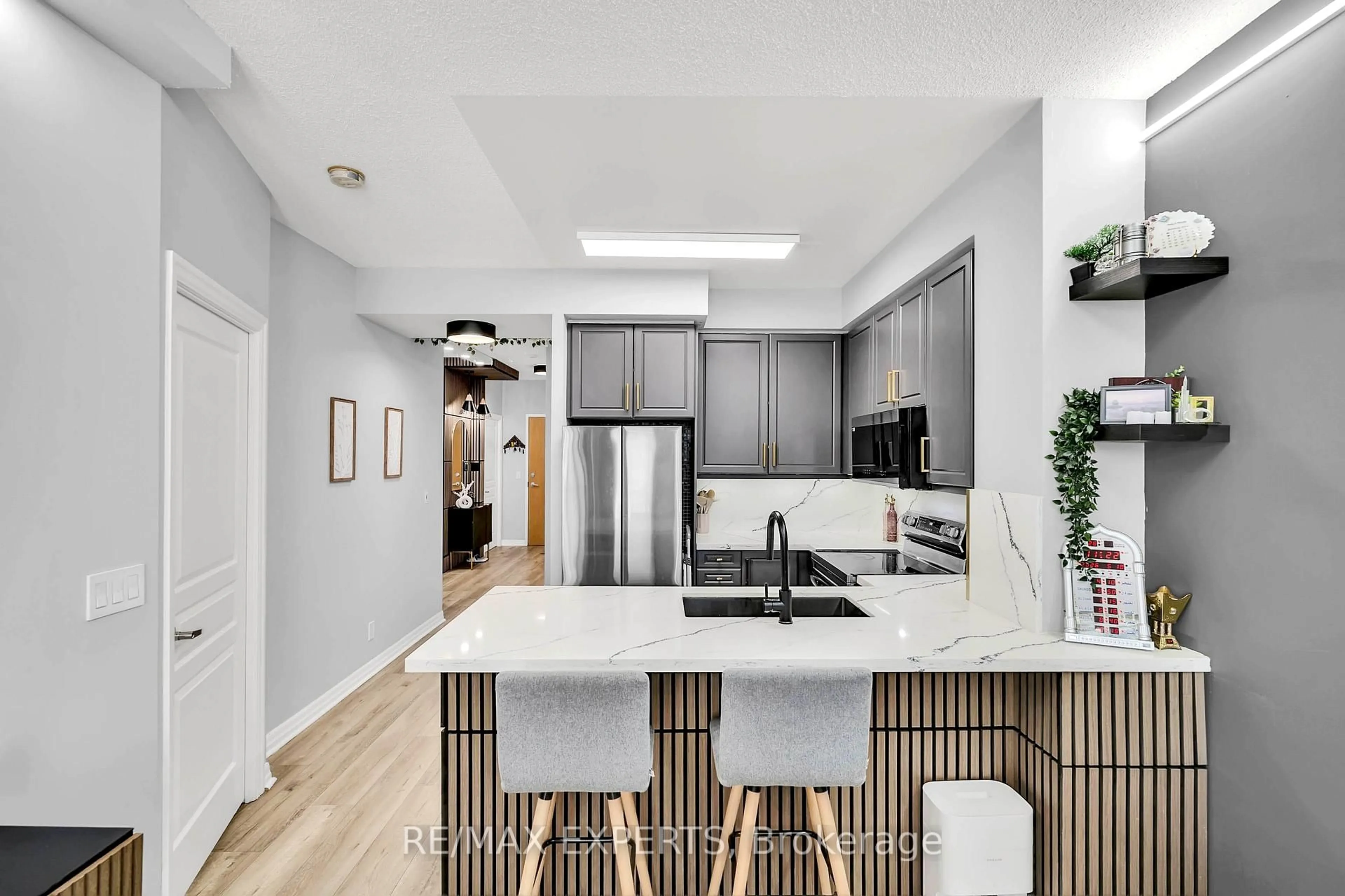 Open concept kitchen, unknown for 220 Burnhamthorpe Rd #401, Mississauga Ontario L5B 4N4