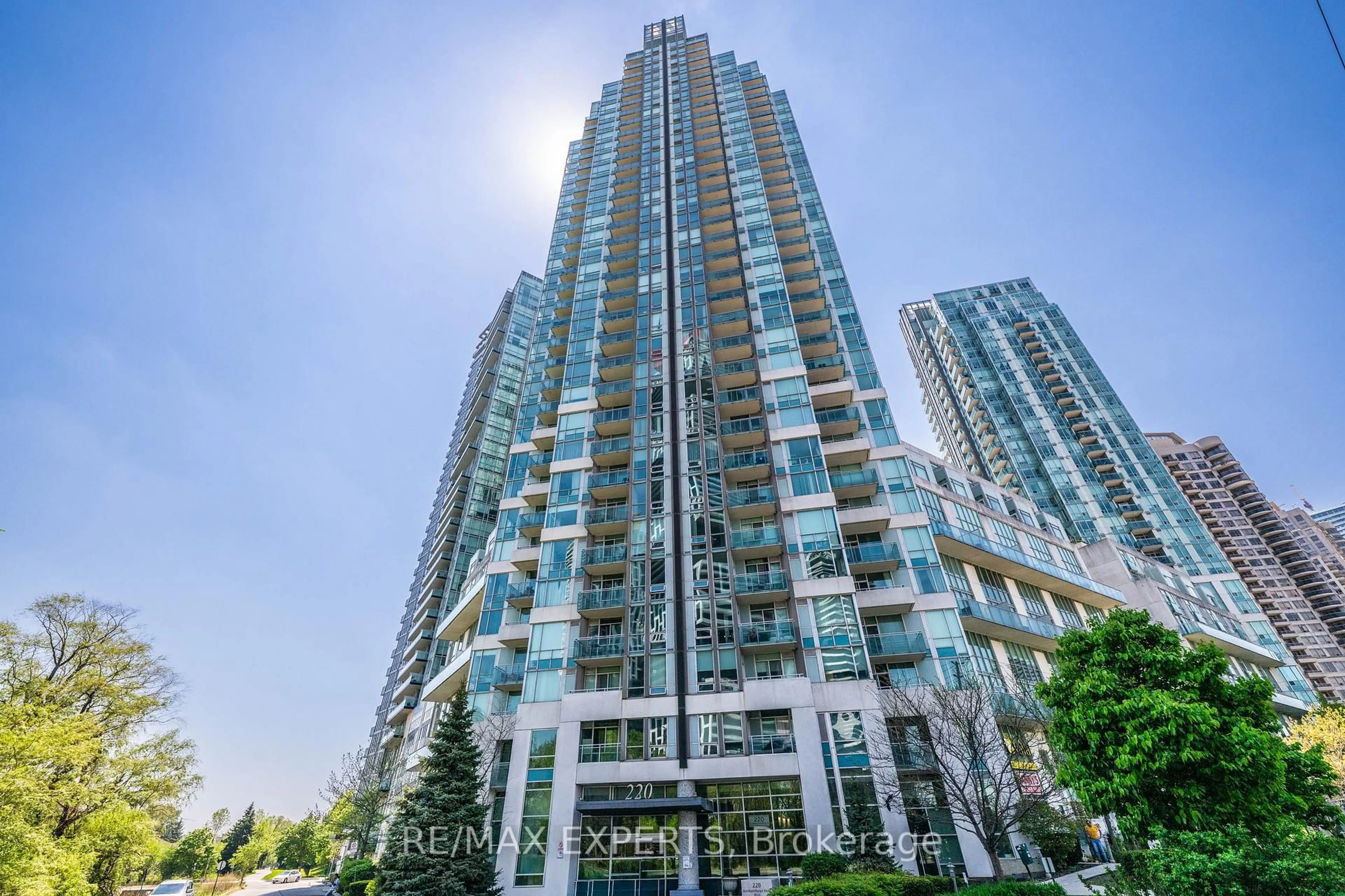 Indoor foyer for 220 Burnhamthorpe Rd #401, Mississauga Ontario L5B 4N4