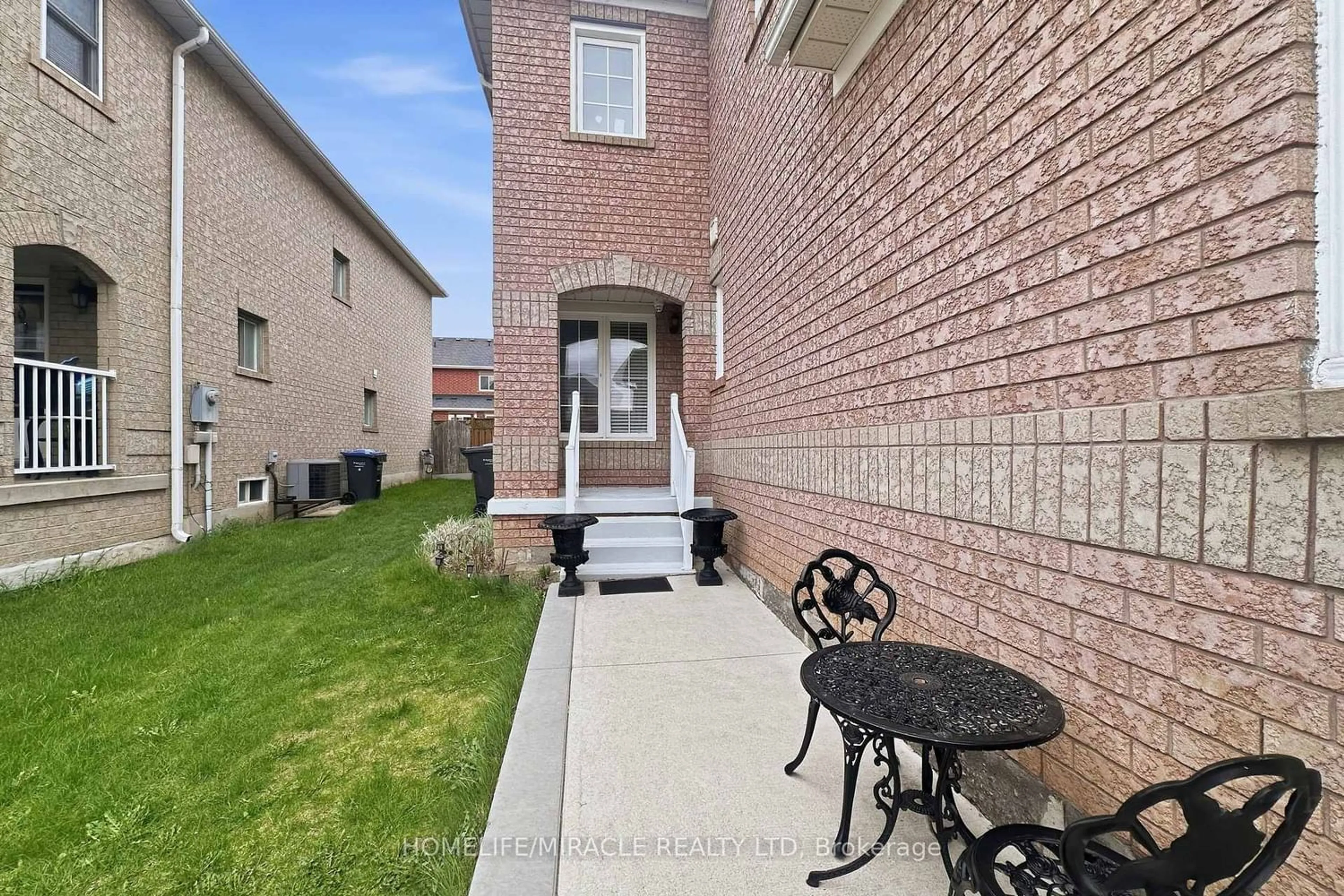 Unknown for 37 Prairie Rose Circ, Brampton Ontario L6R 1R6