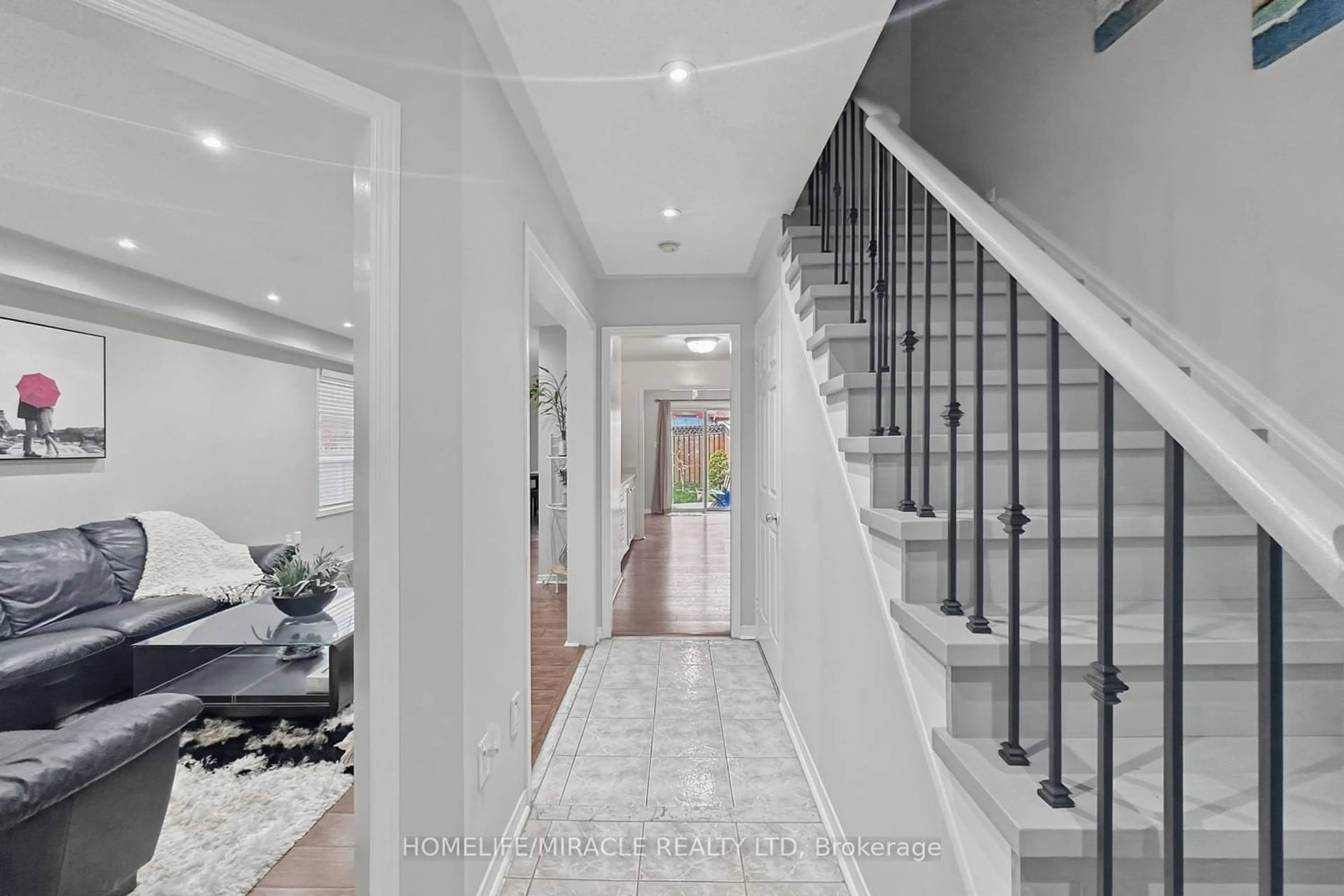 Indoor foyer for 37 Prairie Rose Circ, Brampton Ontario L6R 1R6