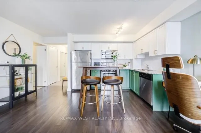 812 Lansdowne Ave #704, Toronto 5