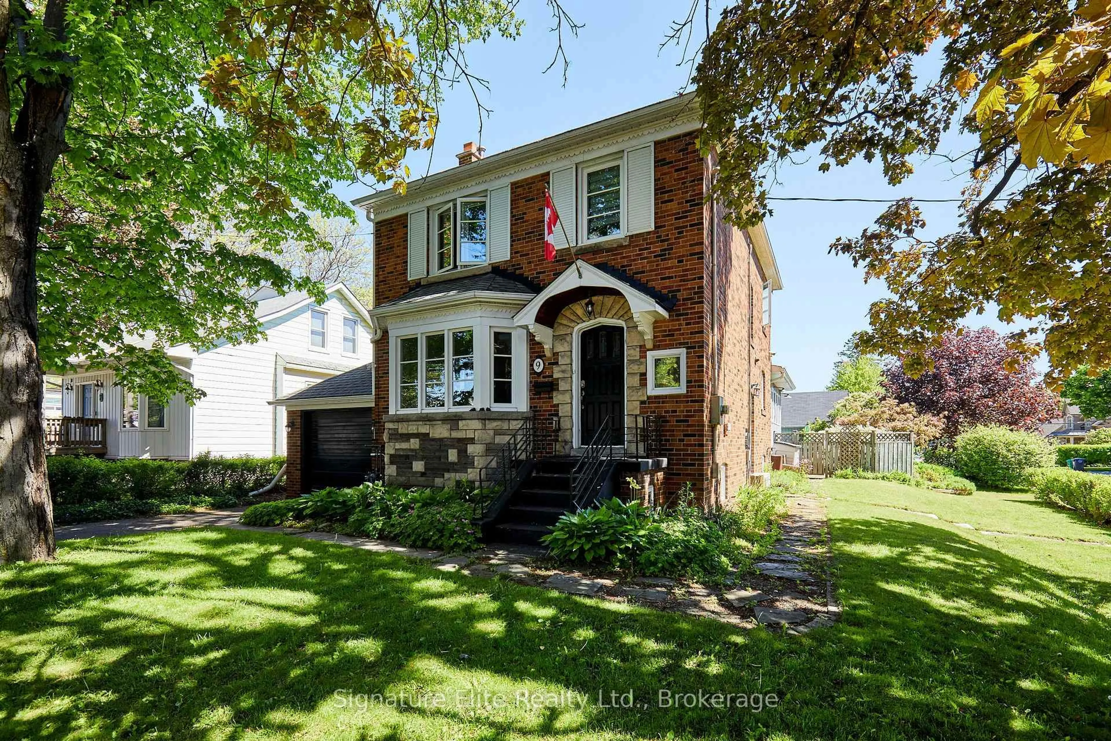 Home with brick exterior material, street for 9 Hiawatha Pkwy, Mississauga Ontario L5G 3R6