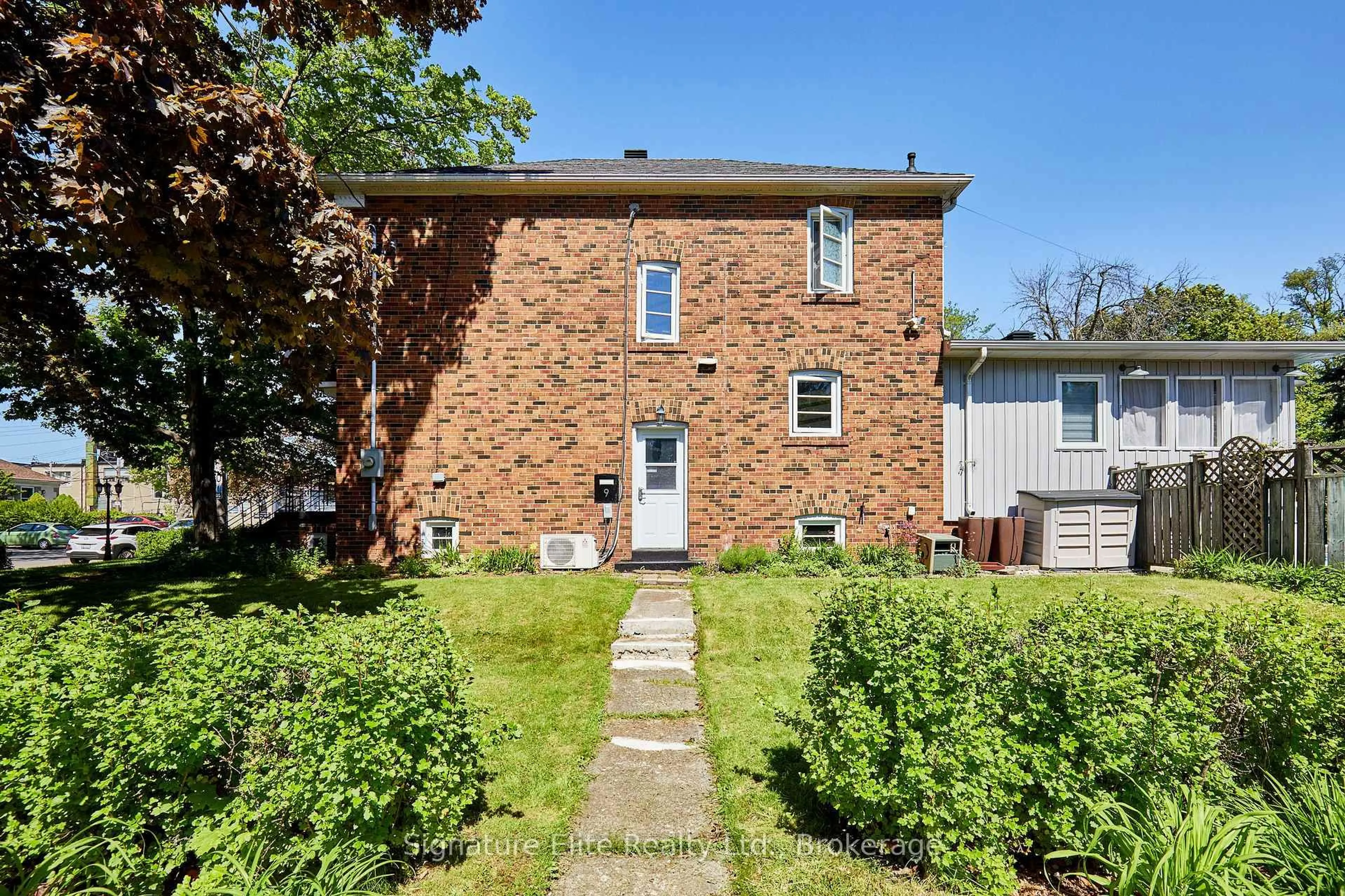 Home with brick exterior material, street for 9 Hiawatha Pkwy, Mississauga Ontario L5G 3R6