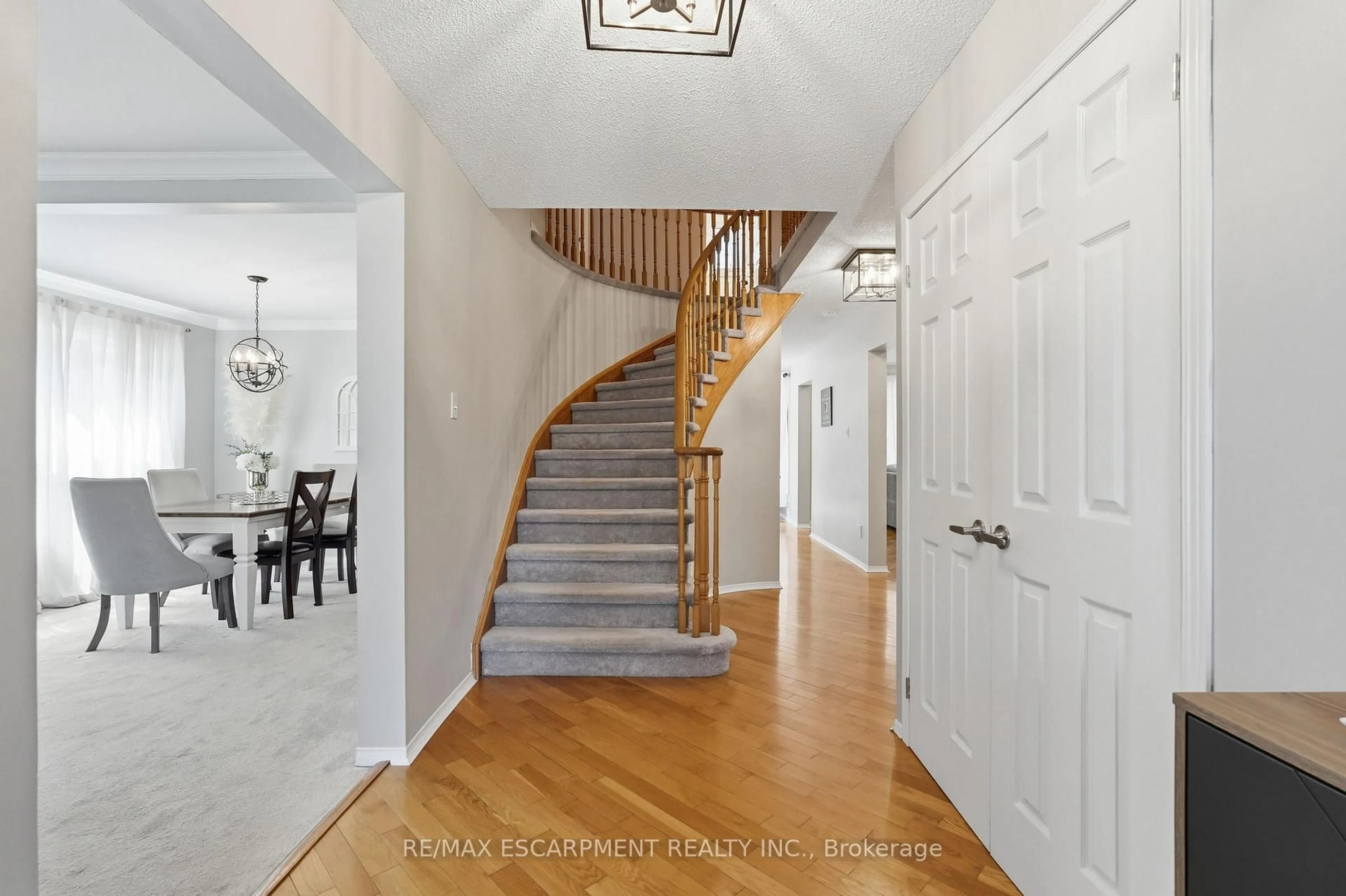 Unknown for 2418 BUTTERNUT Cres, Burlington Ontario L7M 3L3