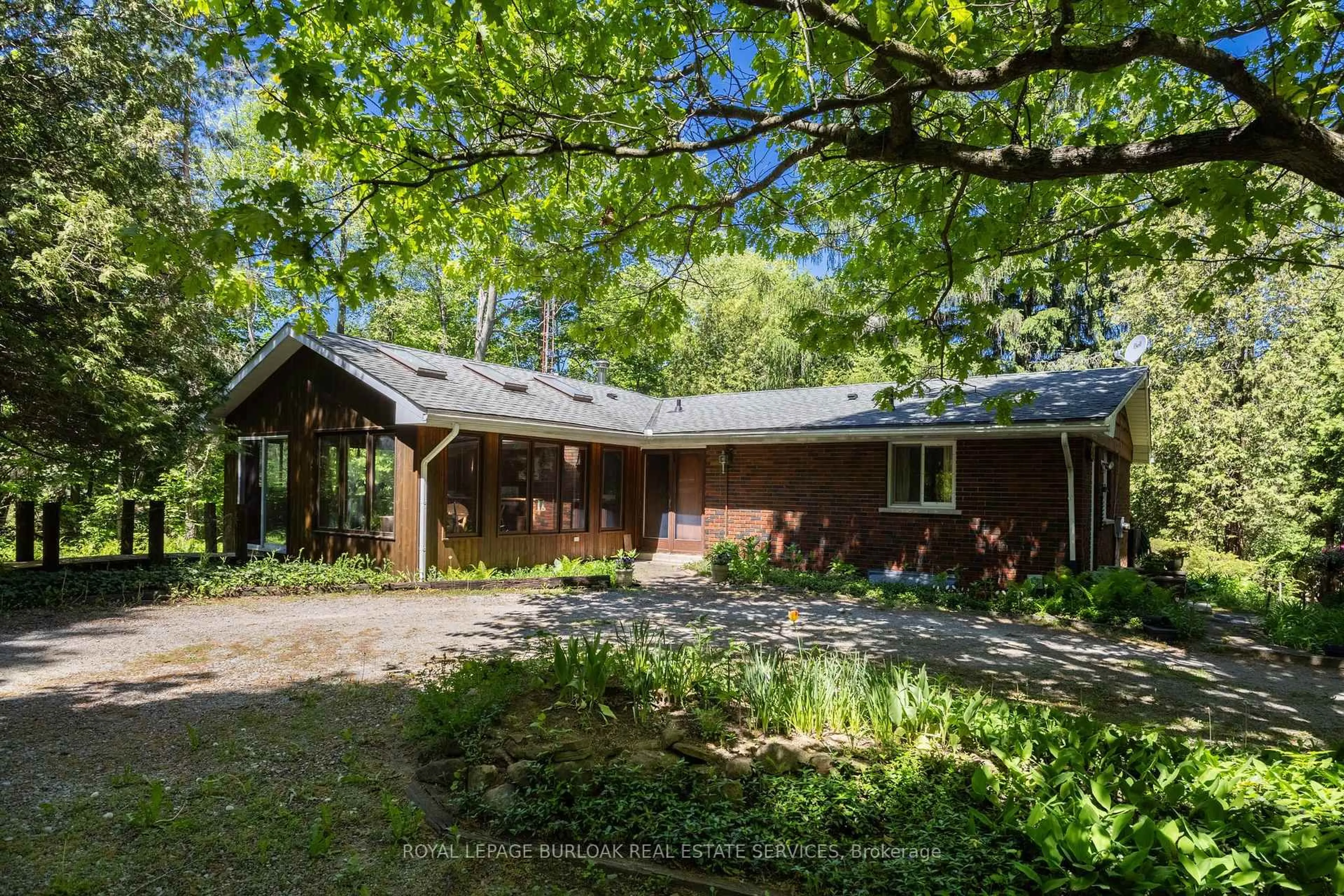 A pic from outside/outdoor area/front of a property/back of a property/a pic from drone, forest/trees view for 1265 Britannia Rd, Burlington Ontario L7P 0E7