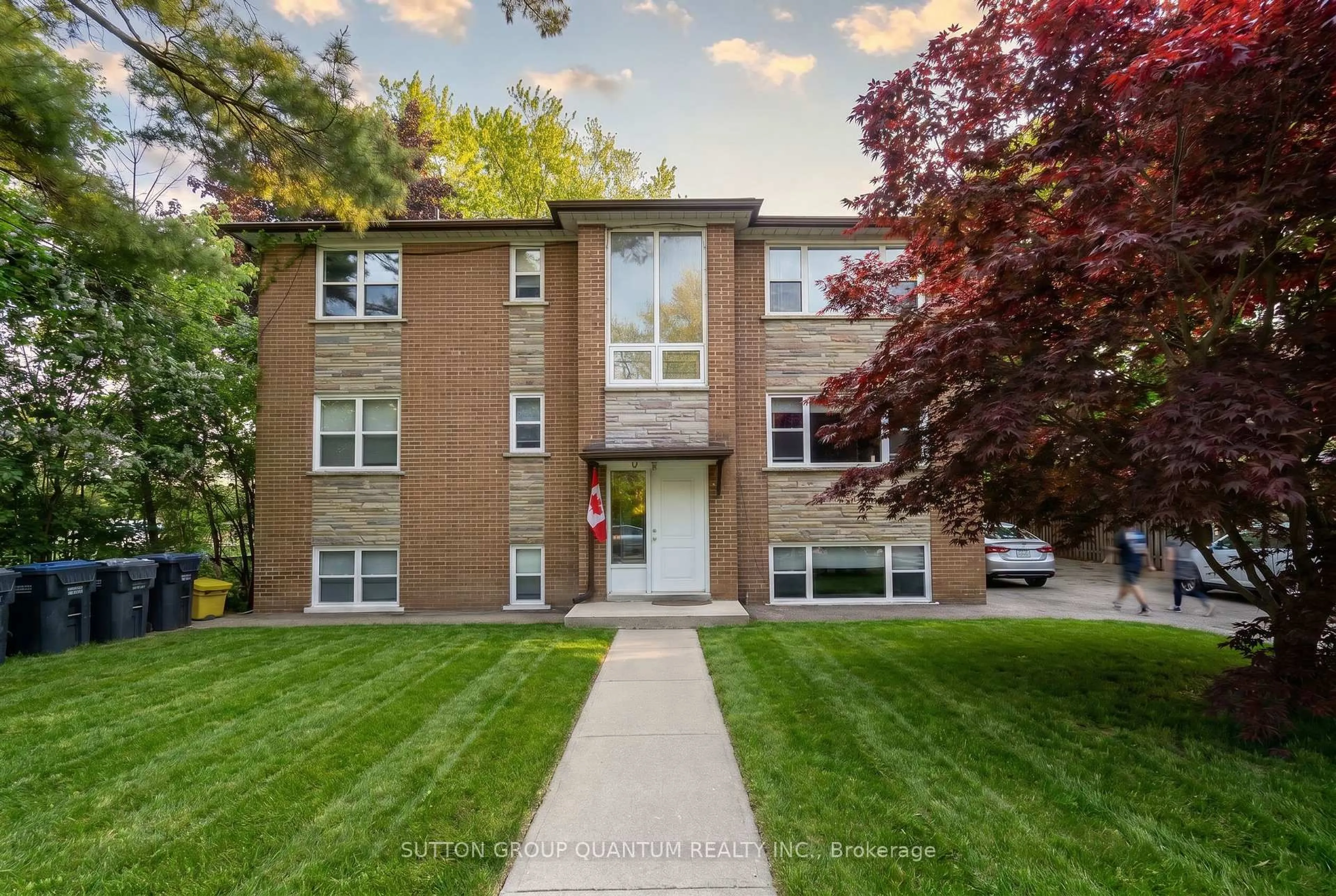 Home with brick exterior material, street for 69 High St, Mississauga Ontario L5H 1K1