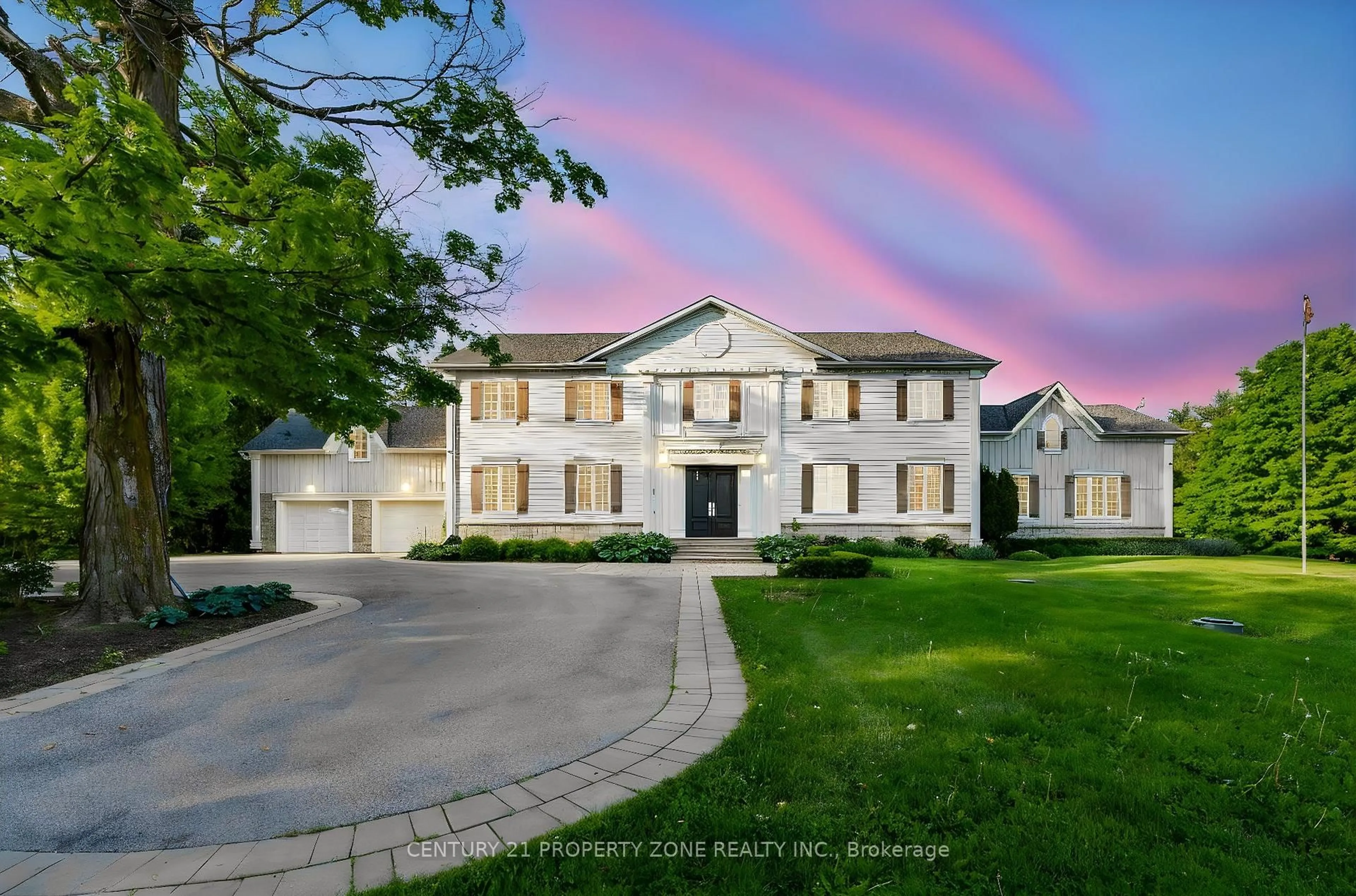 A pic from outside/outdoor area/front of a property/back of a property/a pic from drone, street for 6195 Milburough Line, Burlington Ontario L7P 0C8