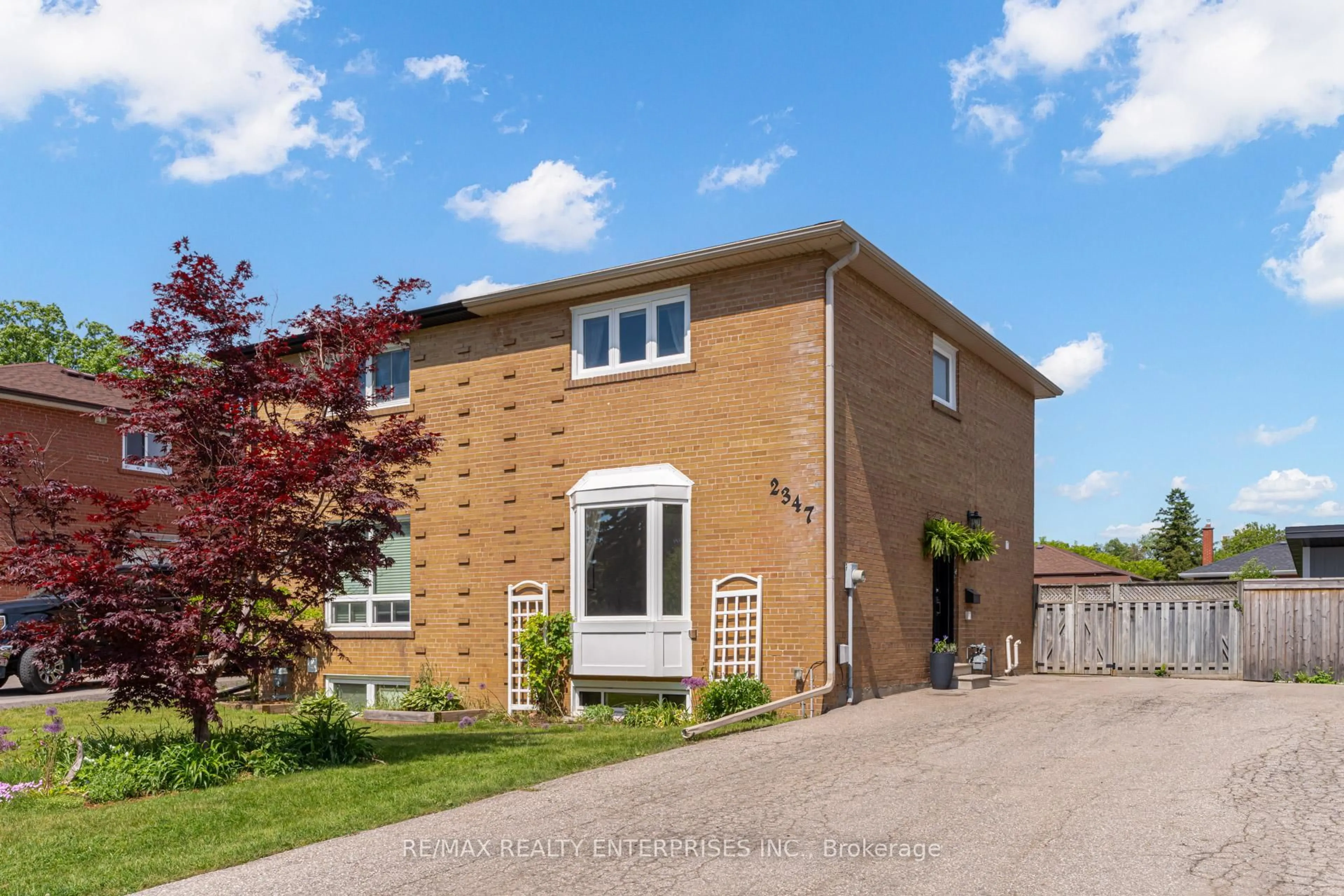 Home with brick exterior material, street for 2347 Brookhurst Rd, Mississauga Ontario L5J 1R1