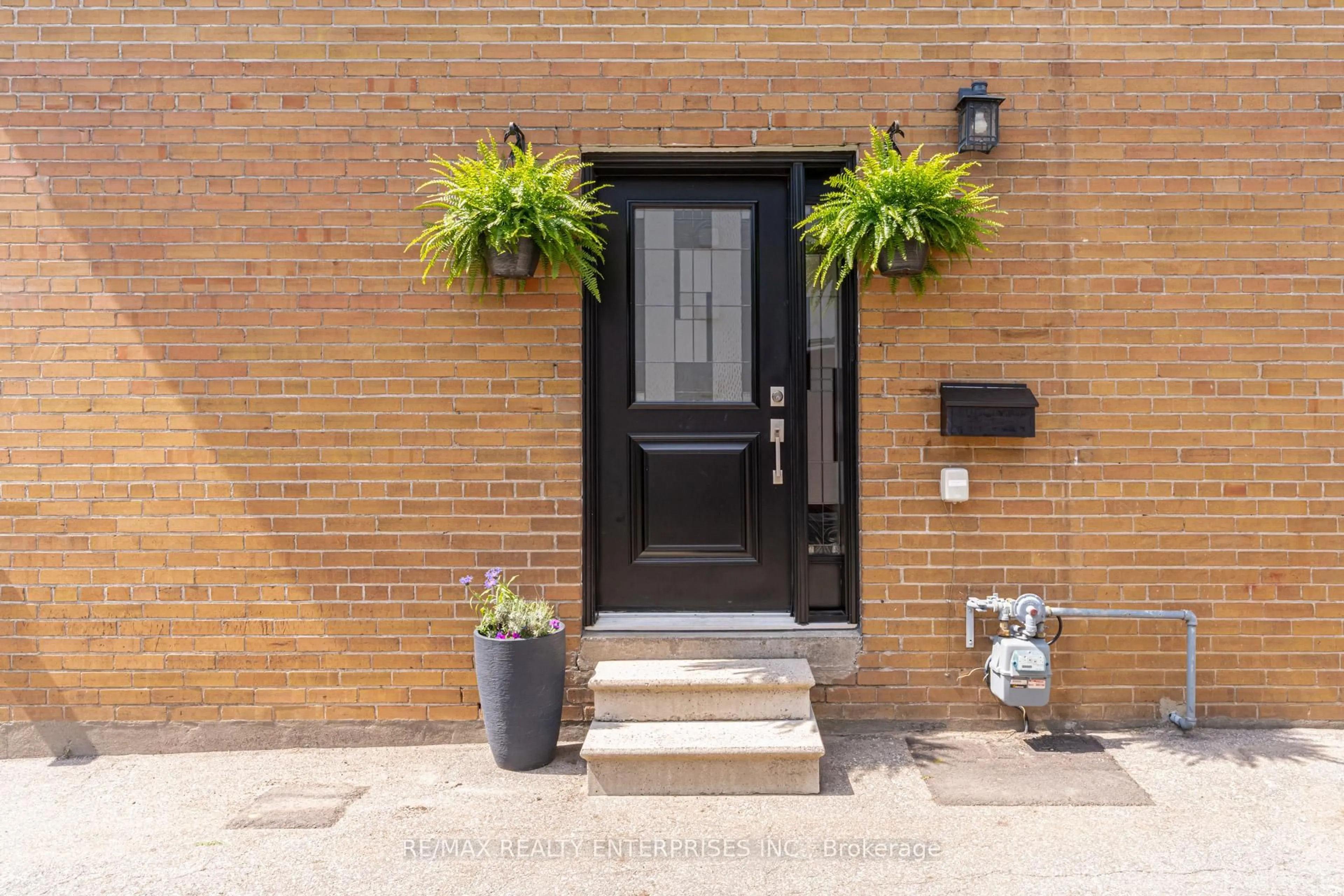Indoor entryway for 2347 Brookhurst Rd, Mississauga Ontario L5J 1R1