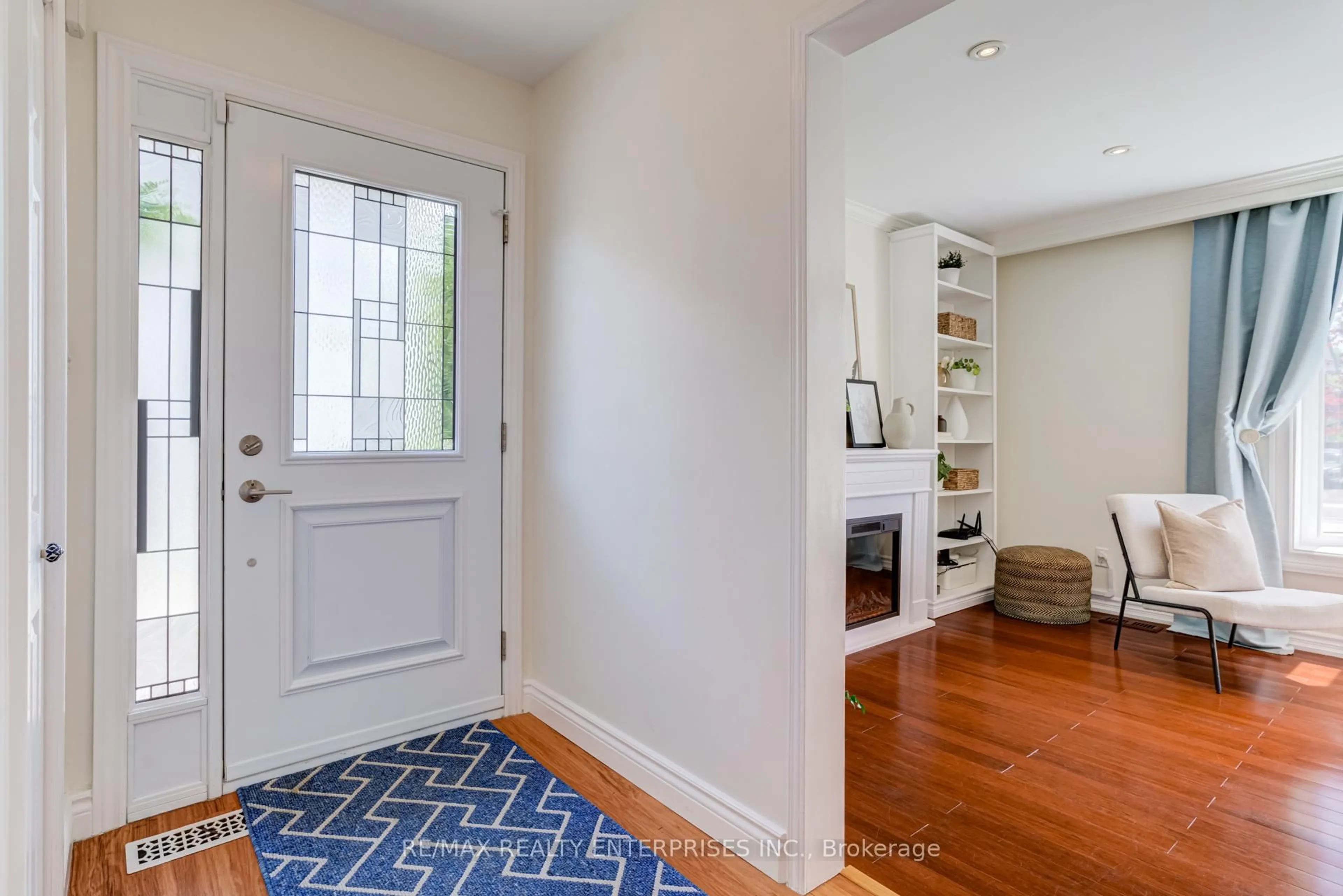 Indoor entryway for 2347 Brookhurst Rd, Mississauga Ontario L5J 1R1