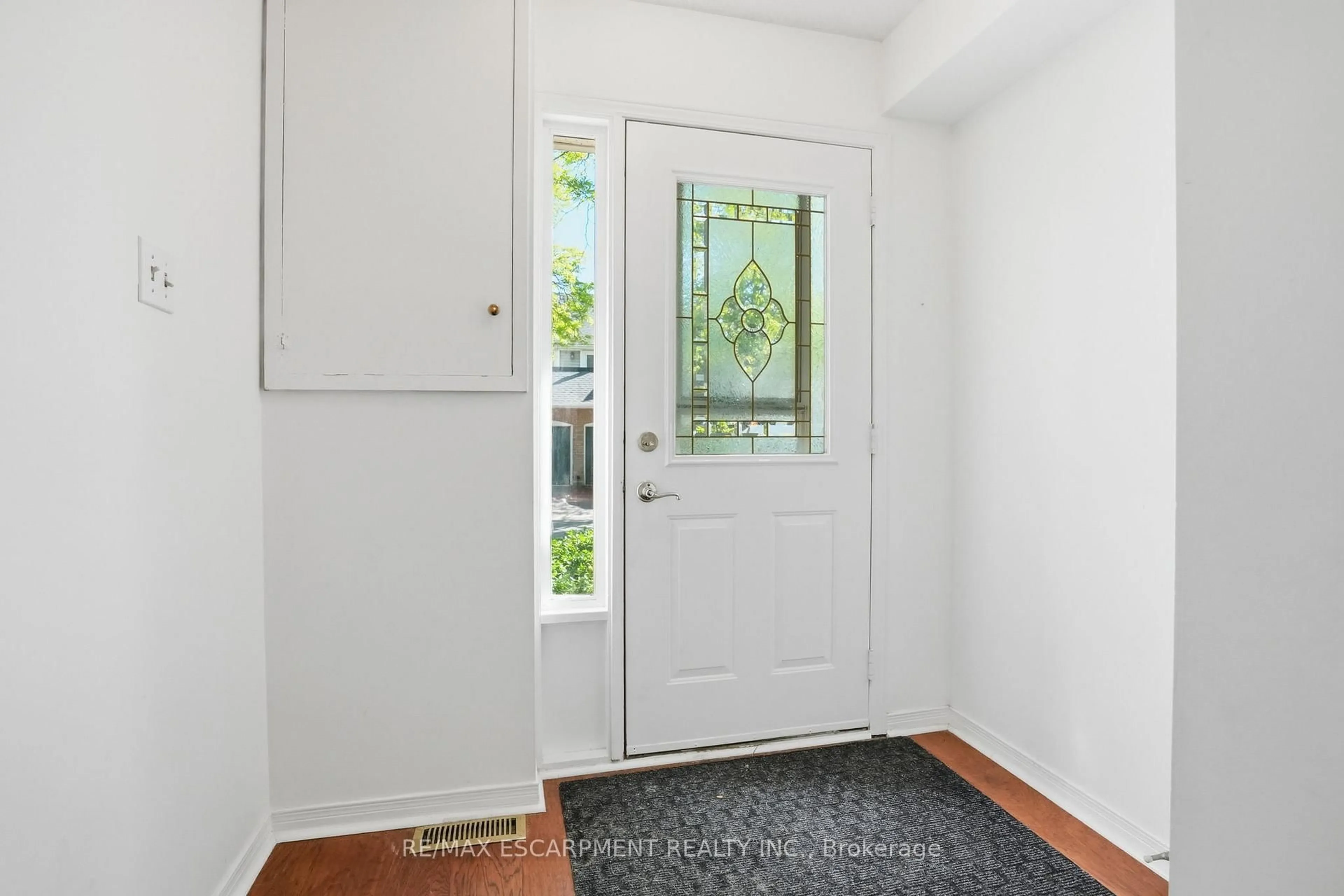 Indoor entryway for 2530 Northampton Blvd #65, Burlington Ontario L7M 4B4