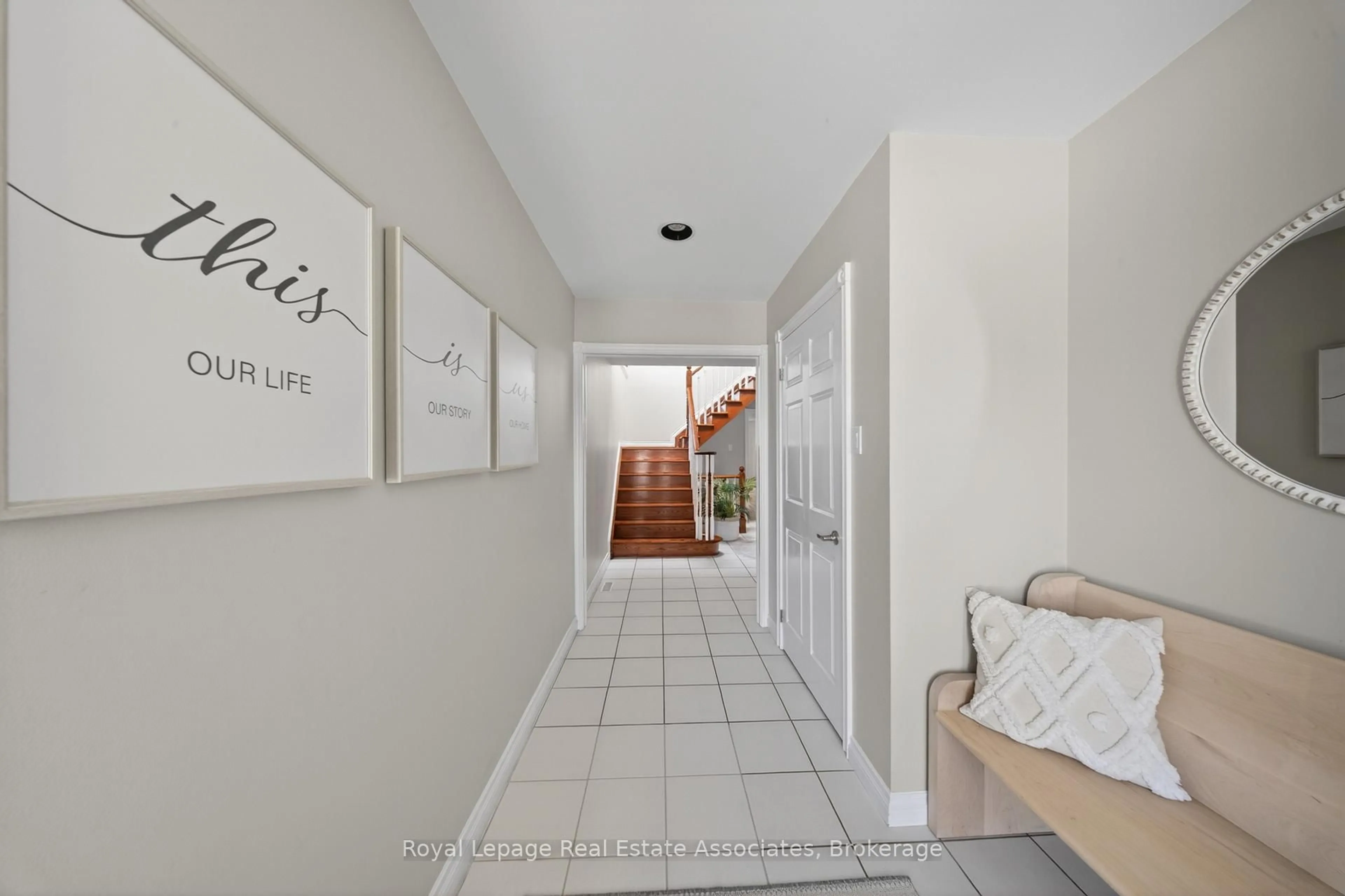 Indoor entryway for 48 Hudson Dr, Brampton Ontario L6Y 2N7