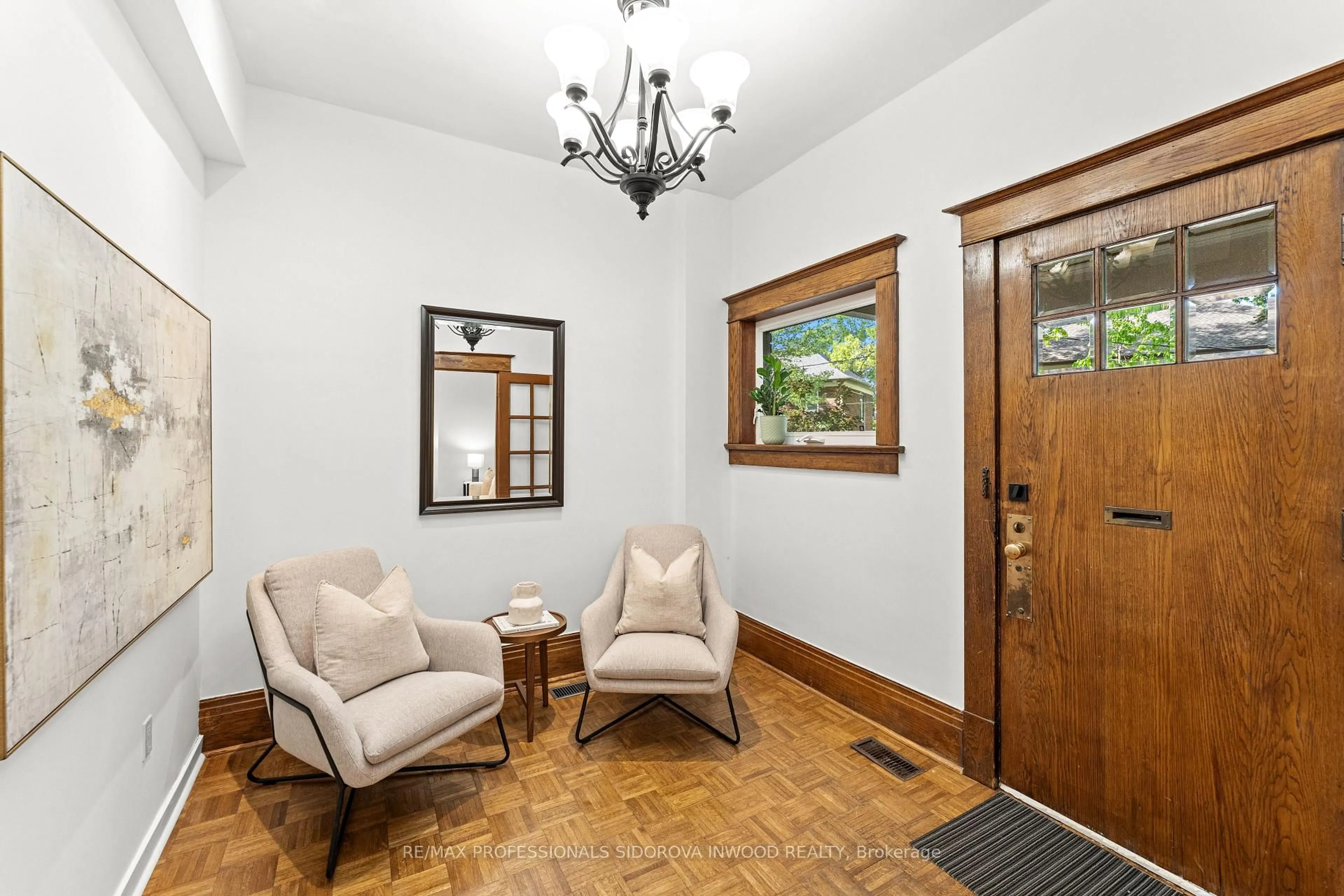 Indoor foyer for 13 Evelyn Cres, Toronto Ontario M6P 3C8