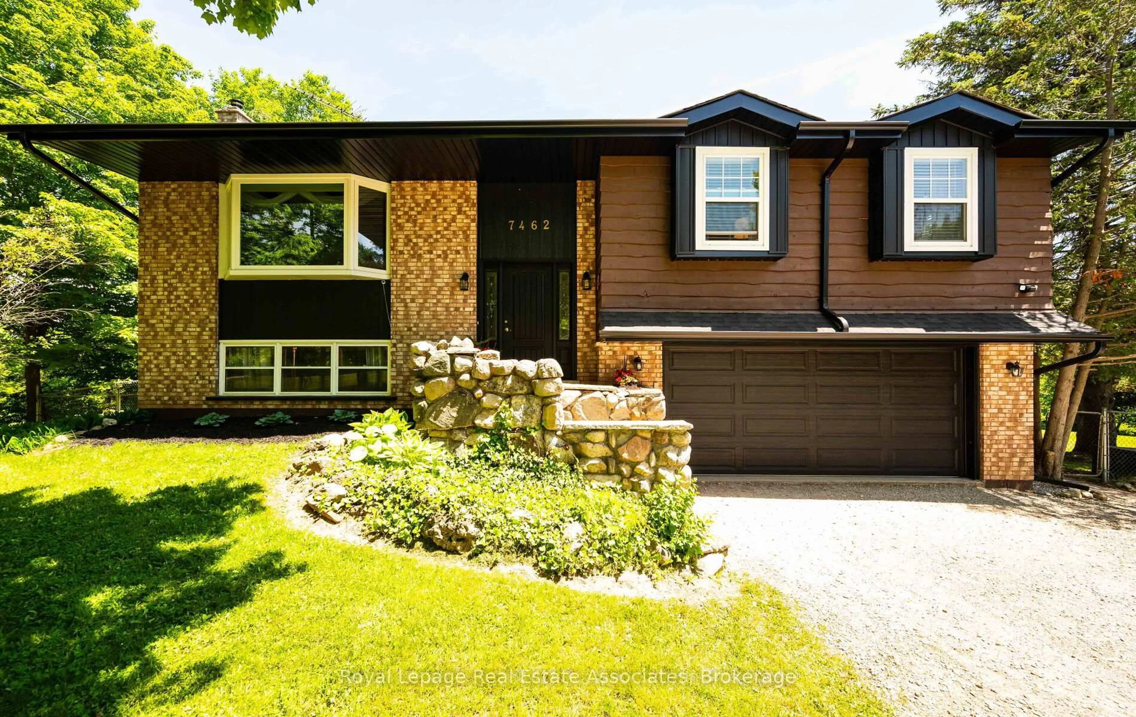 Home with vinyl exterior material, street for 7462 15 Sdrd, Halton Hills Ontario L9T 2X7